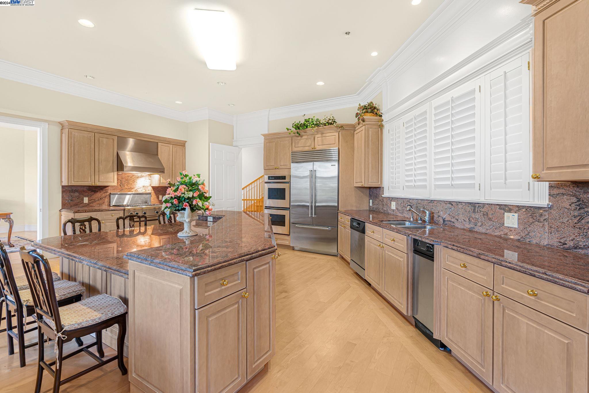 Detail Gallery Image 20 of 60 For 11 La Strada, Burlingame,  CA 94010 - 5 Beds | 4/1 Baths