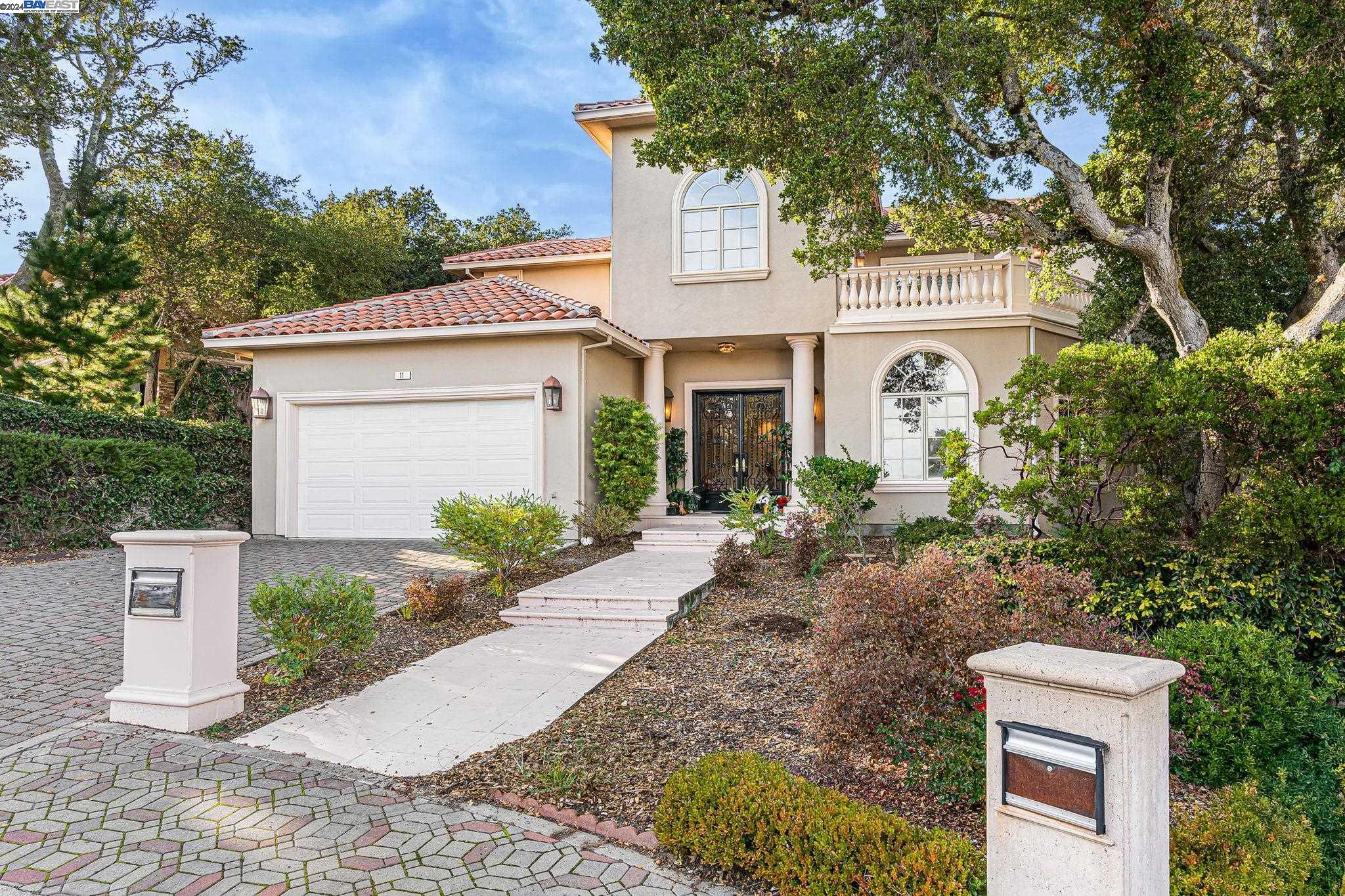 Detail Gallery Image 3 of 60 For 11 La Strada, Burlingame,  CA 94010 - 5 Beds | 4/1 Baths