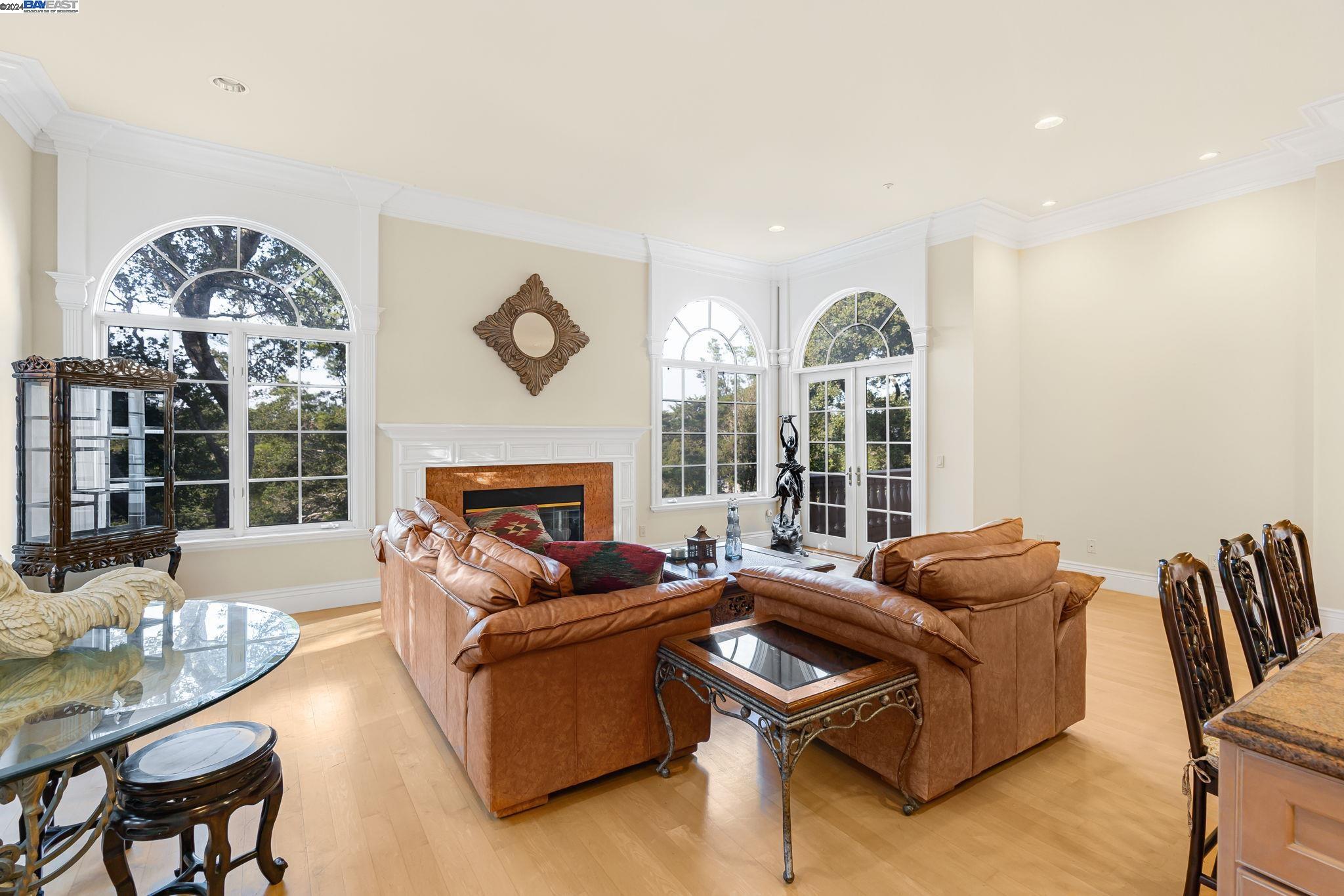 Detail Gallery Image 21 of 60 For 11 La Strada, Burlingame,  CA 94010 - 5 Beds | 4/1 Baths