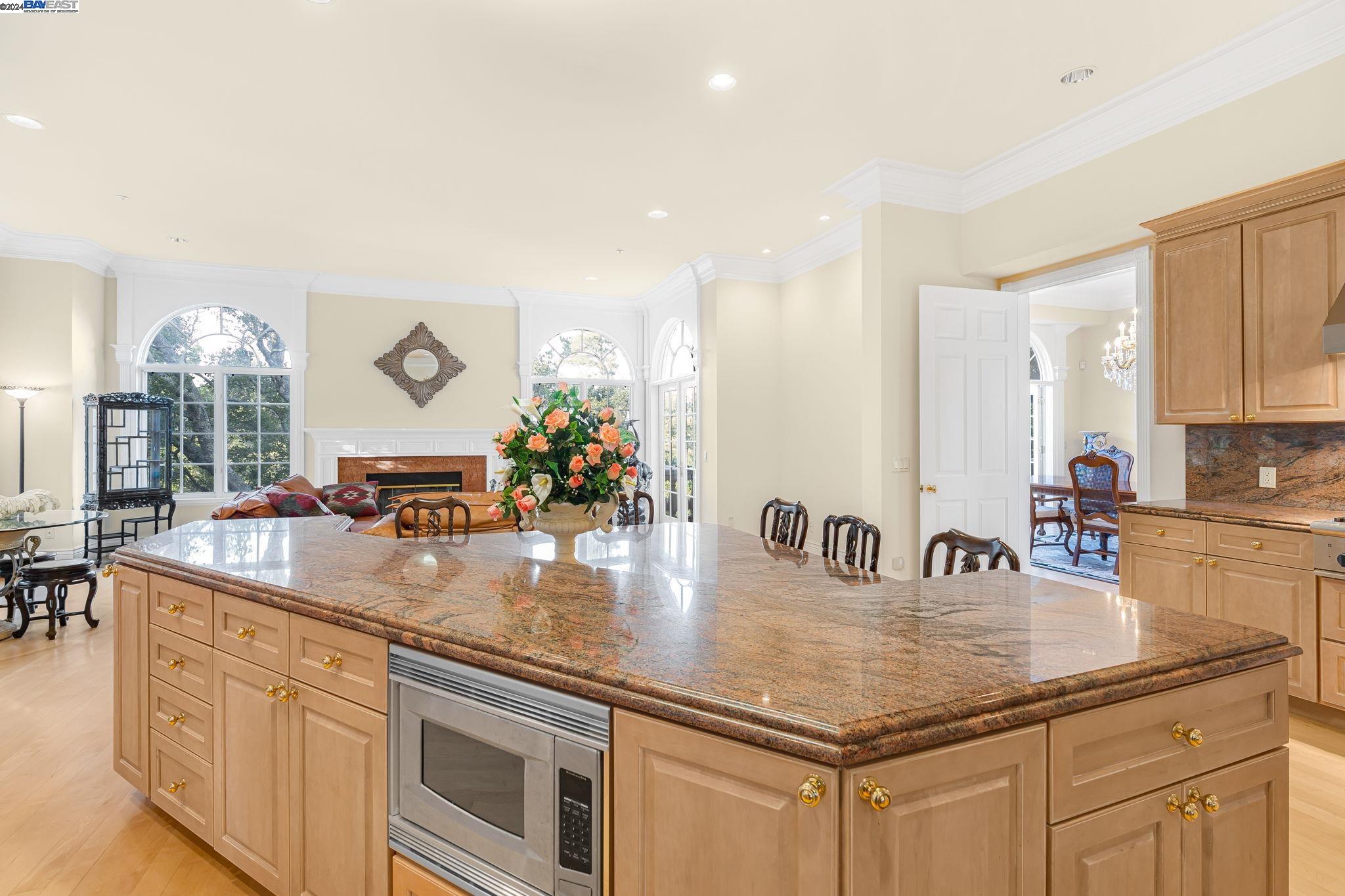 Detail Gallery Image 22 of 60 For 11 La Strada, Burlingame,  CA 94010 - 5 Beds | 4/1 Baths
