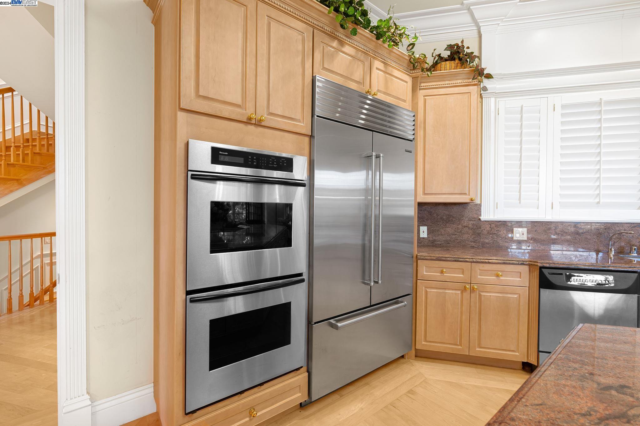 Detail Gallery Image 23 of 60 For 11 La Strada, Burlingame,  CA 94010 - 5 Beds | 4/1 Baths