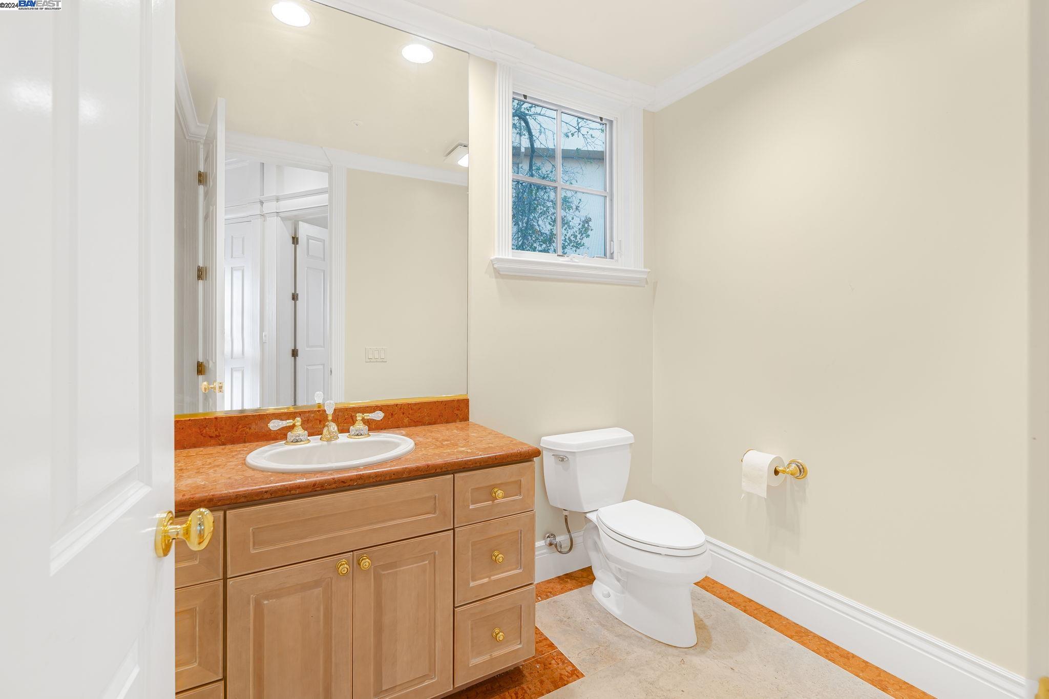 Detail Gallery Image 24 of 60 For 11 La Strada, Burlingame,  CA 94010 - 5 Beds | 4/1 Baths