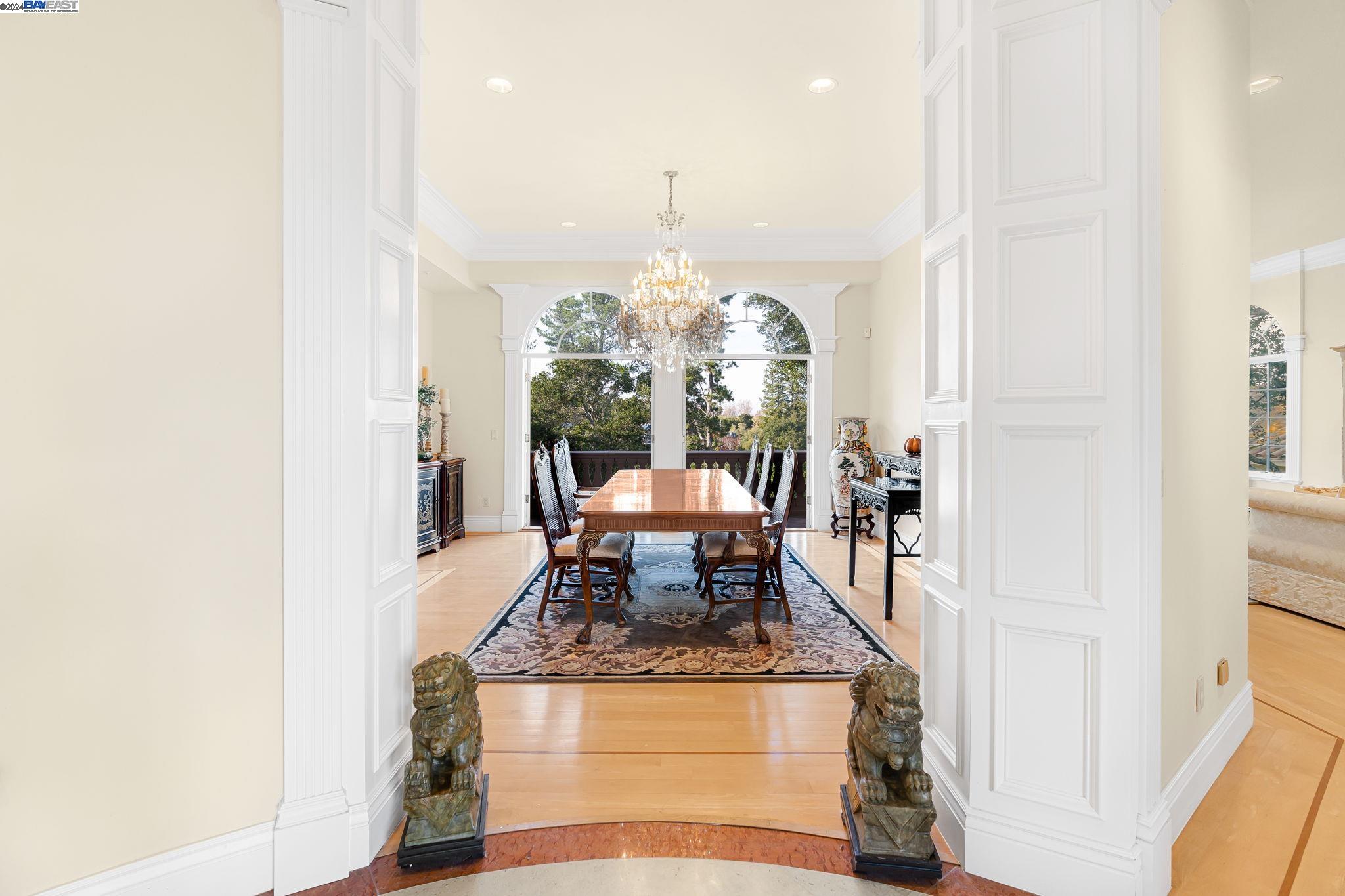 Detail Gallery Image 25 of 60 For 11 La Strada, Burlingame,  CA 94010 - 5 Beds | 4/1 Baths