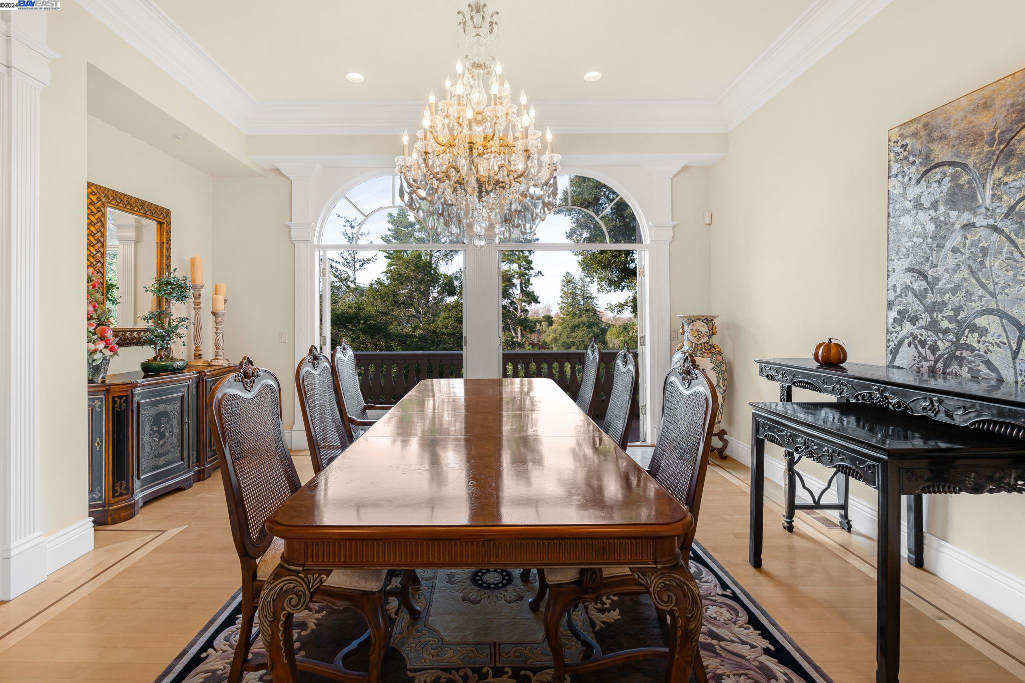 Detail Gallery Image 26 of 60 For 11 La Strada, Burlingame,  CA 94010 - 5 Beds | 4/1 Baths