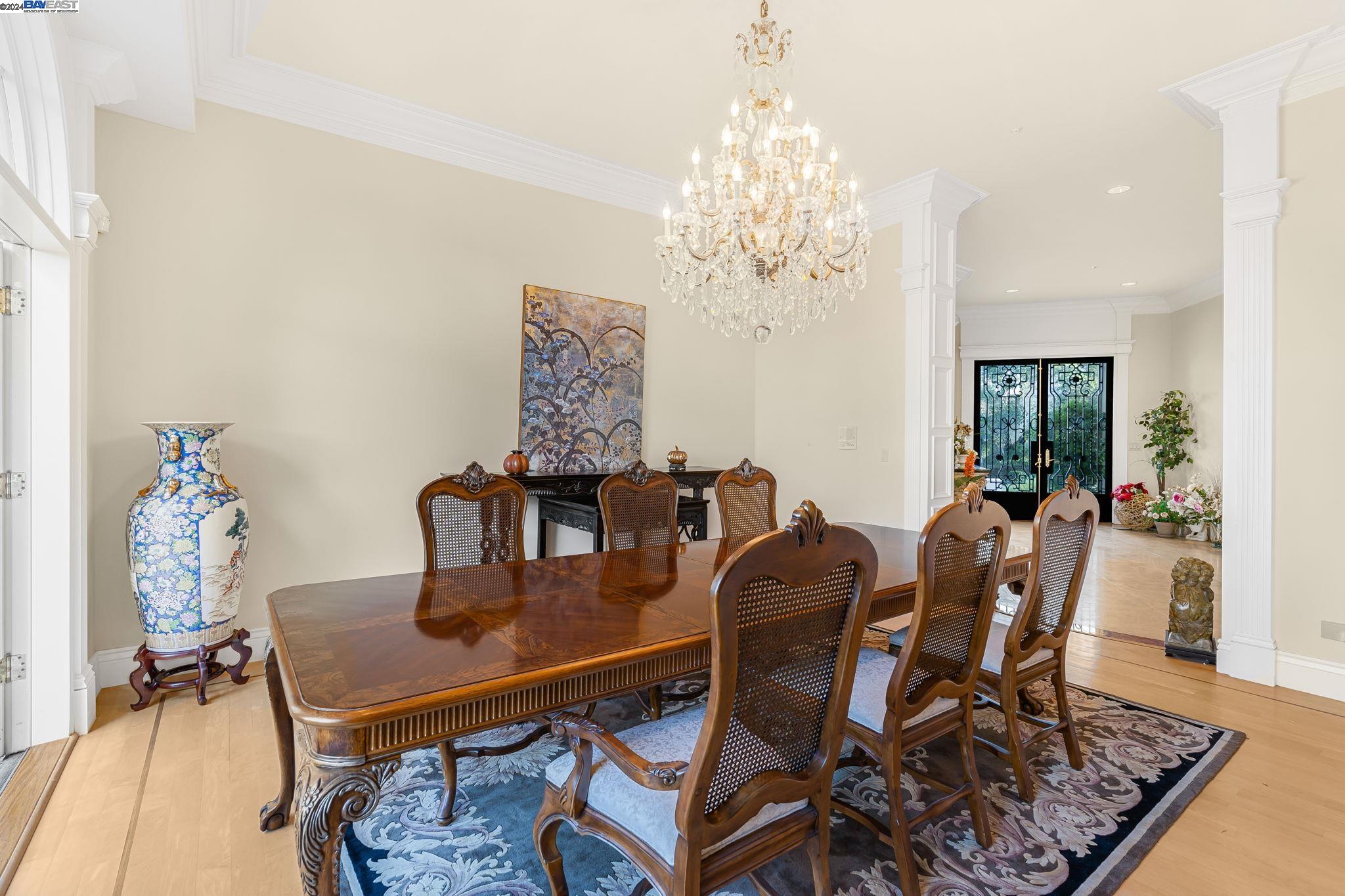 Detail Gallery Image 27 of 60 For 11 La Strada, Burlingame,  CA 94010 - 5 Beds | 4/1 Baths