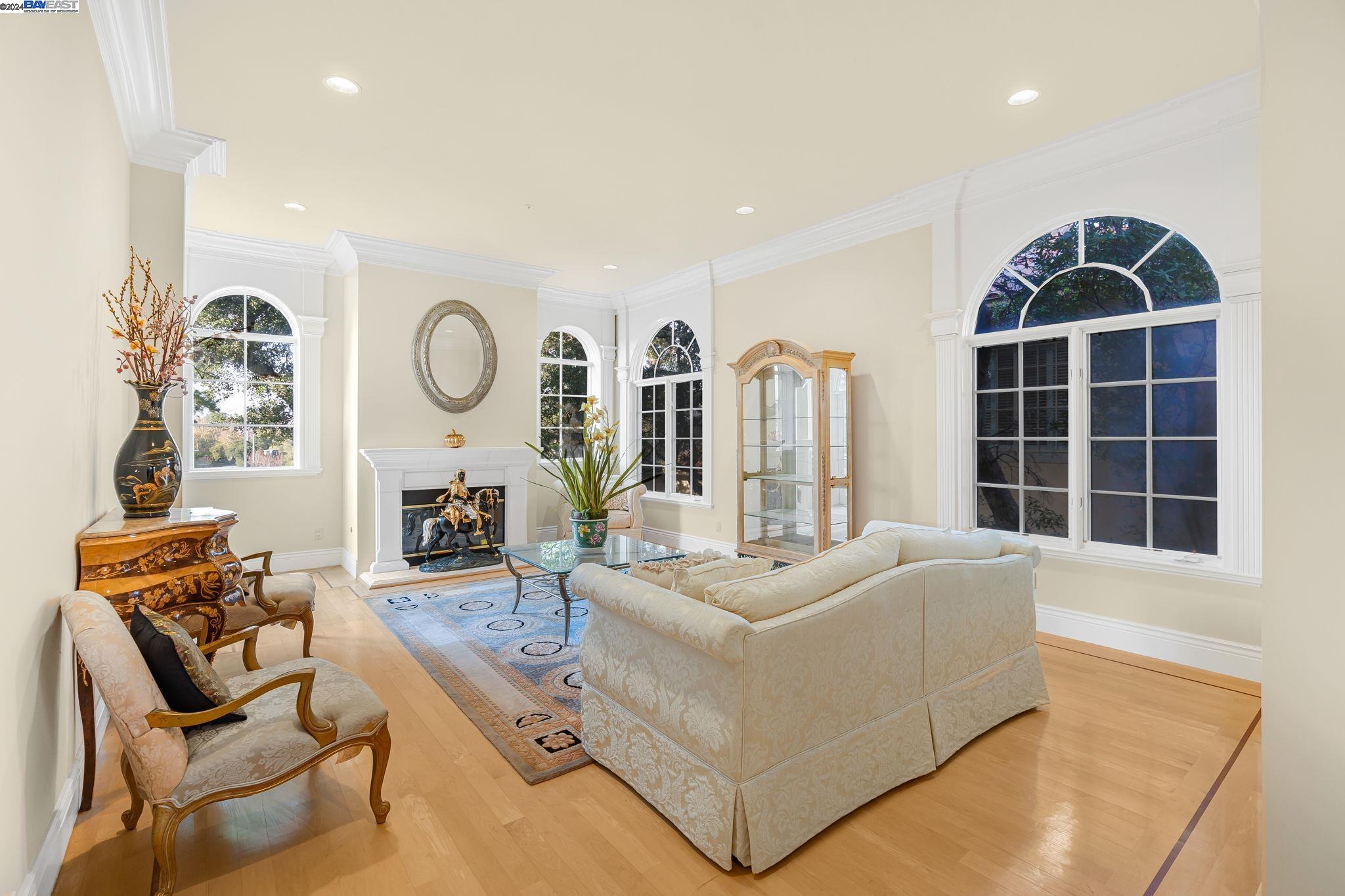 Detail Gallery Image 34 of 60 For 11 La Strada, Burlingame,  CA 94010 - 5 Beds | 4/1 Baths