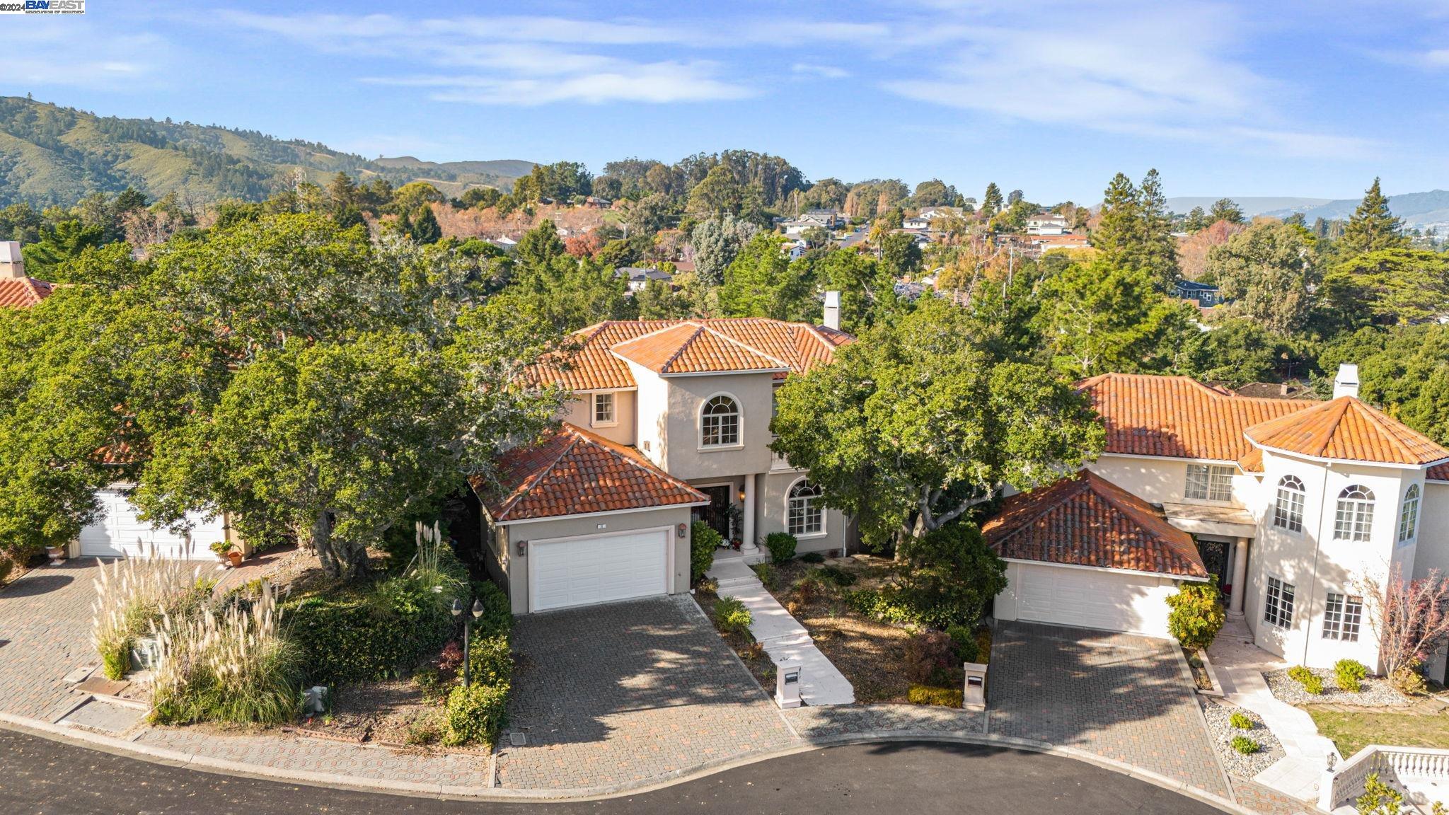 Detail Gallery Image 5 of 60 For 11 La Strada, Burlingame,  CA 94010 - 5 Beds | 4/1 Baths