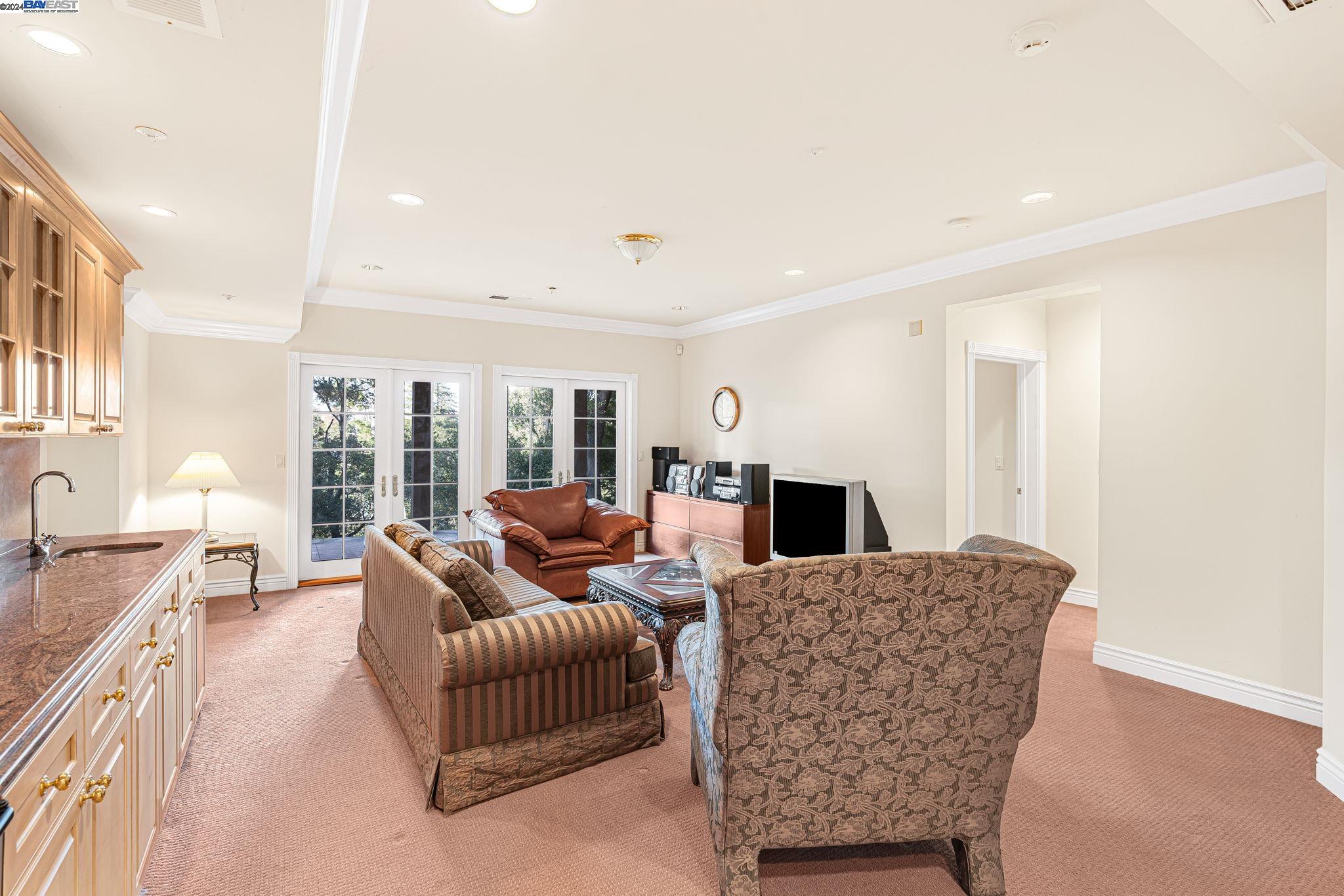Detail Gallery Image 41 of 60 For 11 La Strada, Burlingame,  CA 94010 - 5 Beds | 4/1 Baths