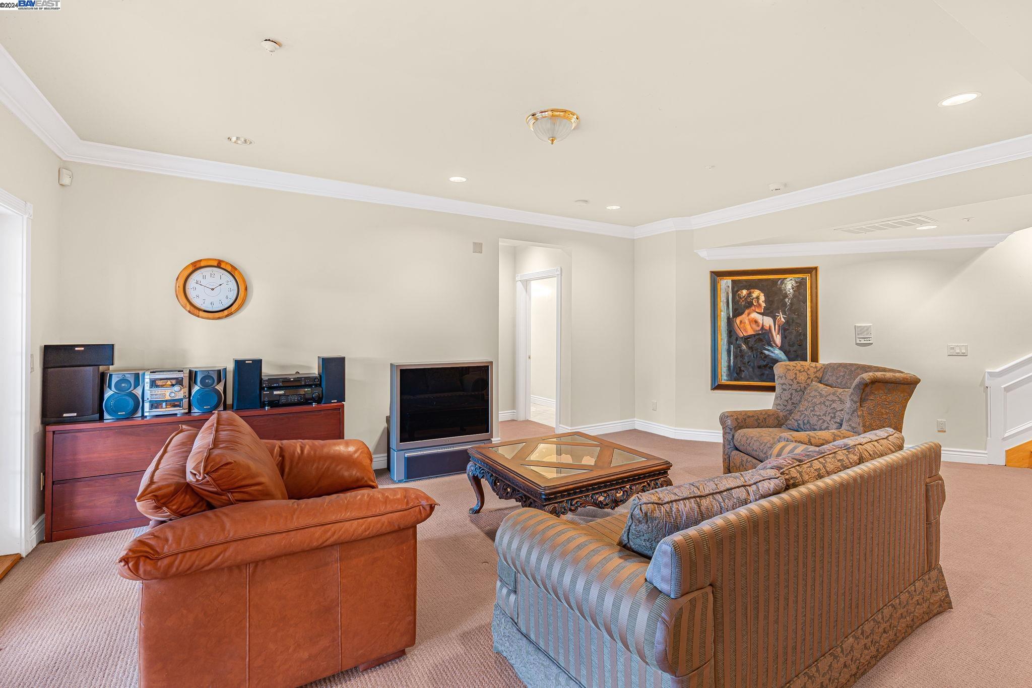Detail Gallery Image 42 of 60 For 11 La Strada, Burlingame,  CA 94010 - 5 Beds | 4/1 Baths
