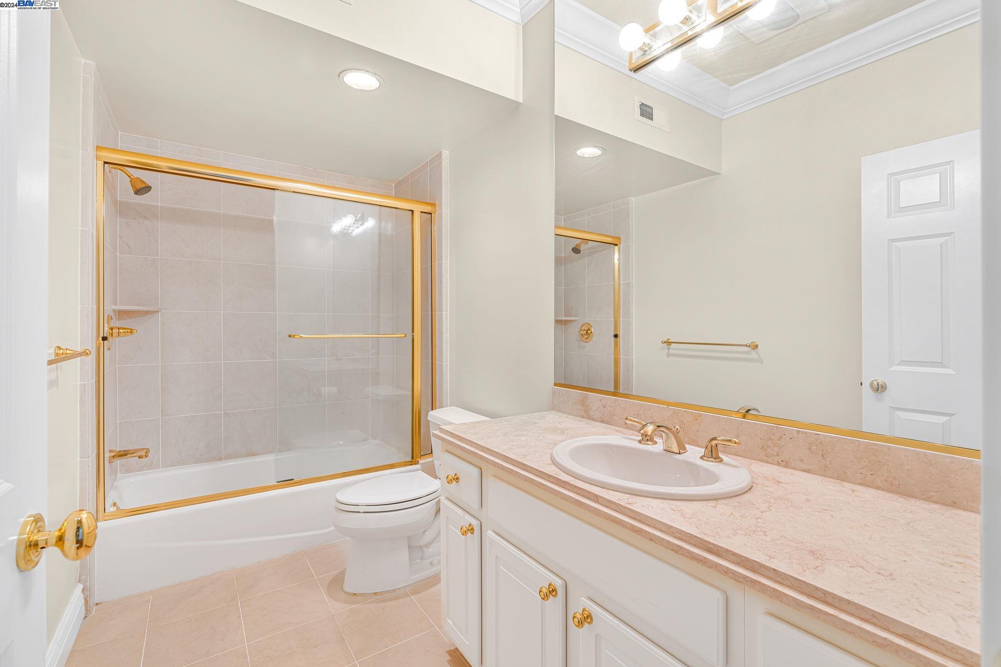 Detail Gallery Image 44 of 60 For 11 La Strada, Burlingame,  CA 94010 - 5 Beds | 4/1 Baths