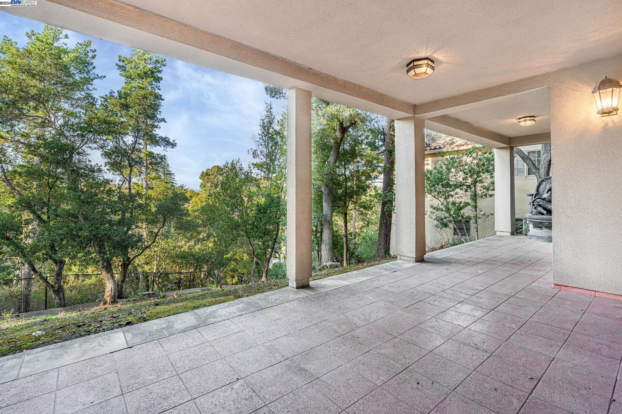 Detail Gallery Image 47 of 60 For 11 La Strada, Burlingame,  CA 94010 - 5 Beds | 4/1 Baths