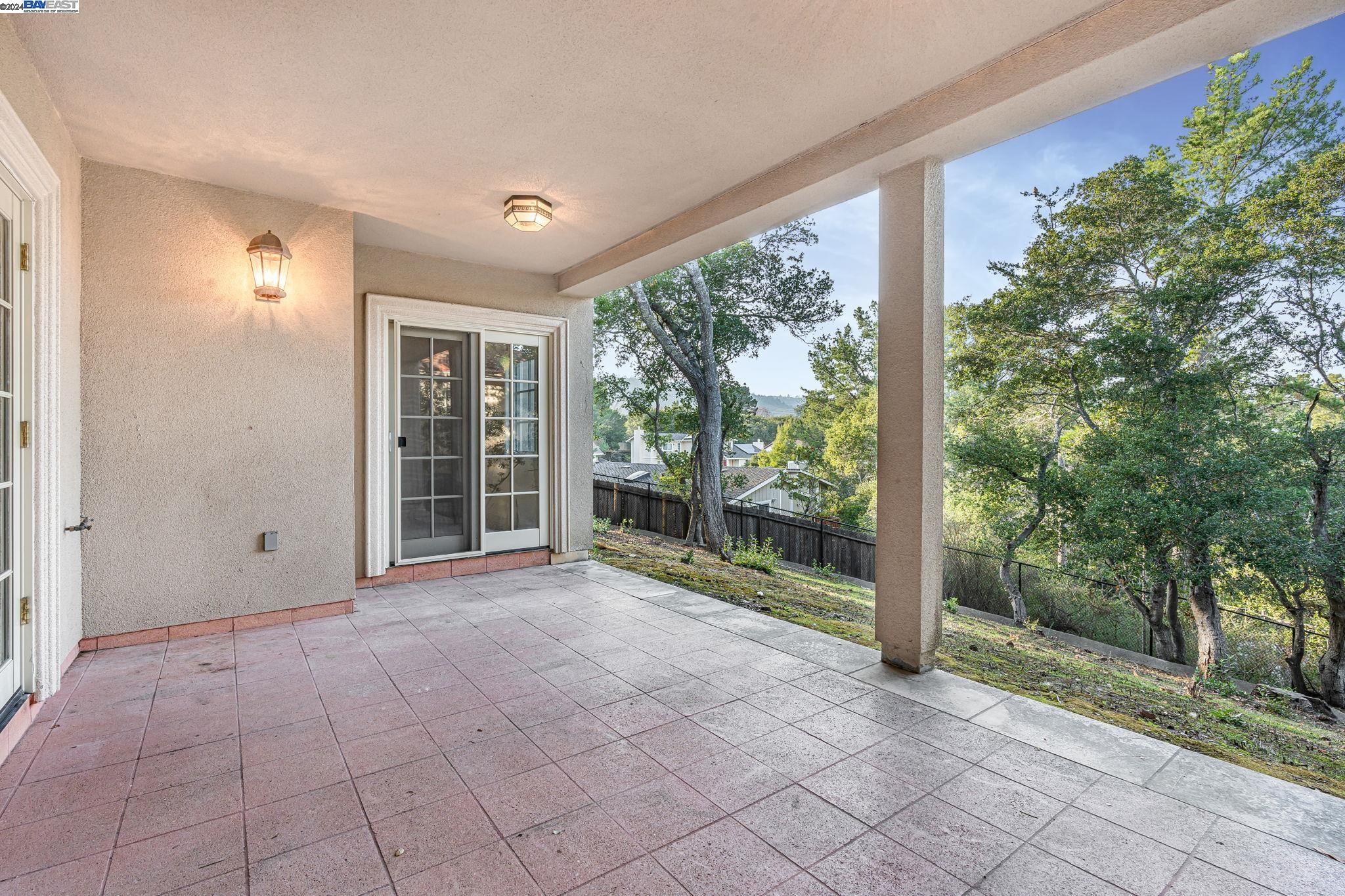 Detail Gallery Image 48 of 60 For 11 La Strada, Burlingame,  CA 94010 - 5 Beds | 4/1 Baths