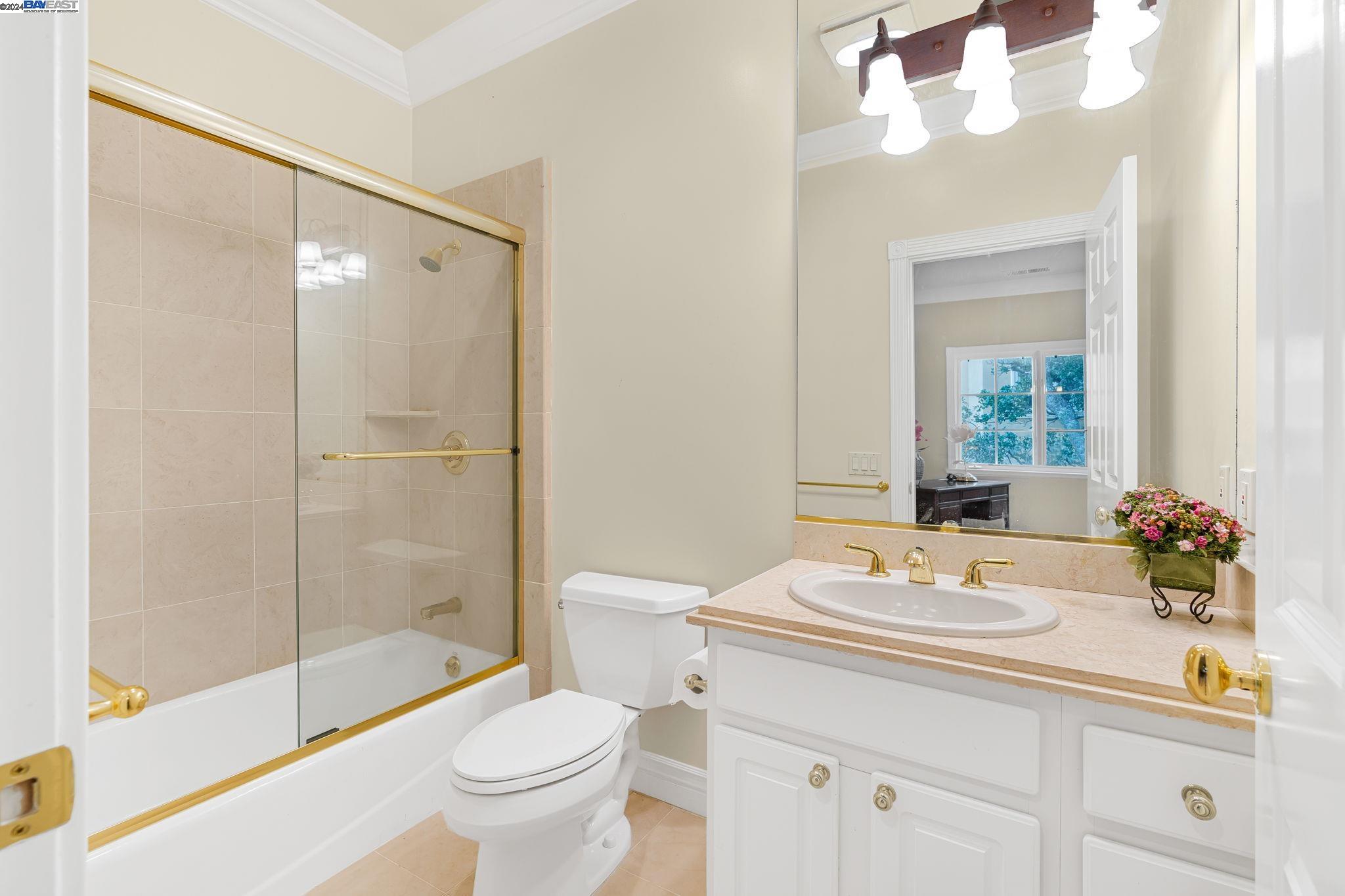 Detail Gallery Image 51 of 60 For 11 La Strada, Burlingame,  CA 94010 - 5 Beds | 4/1 Baths