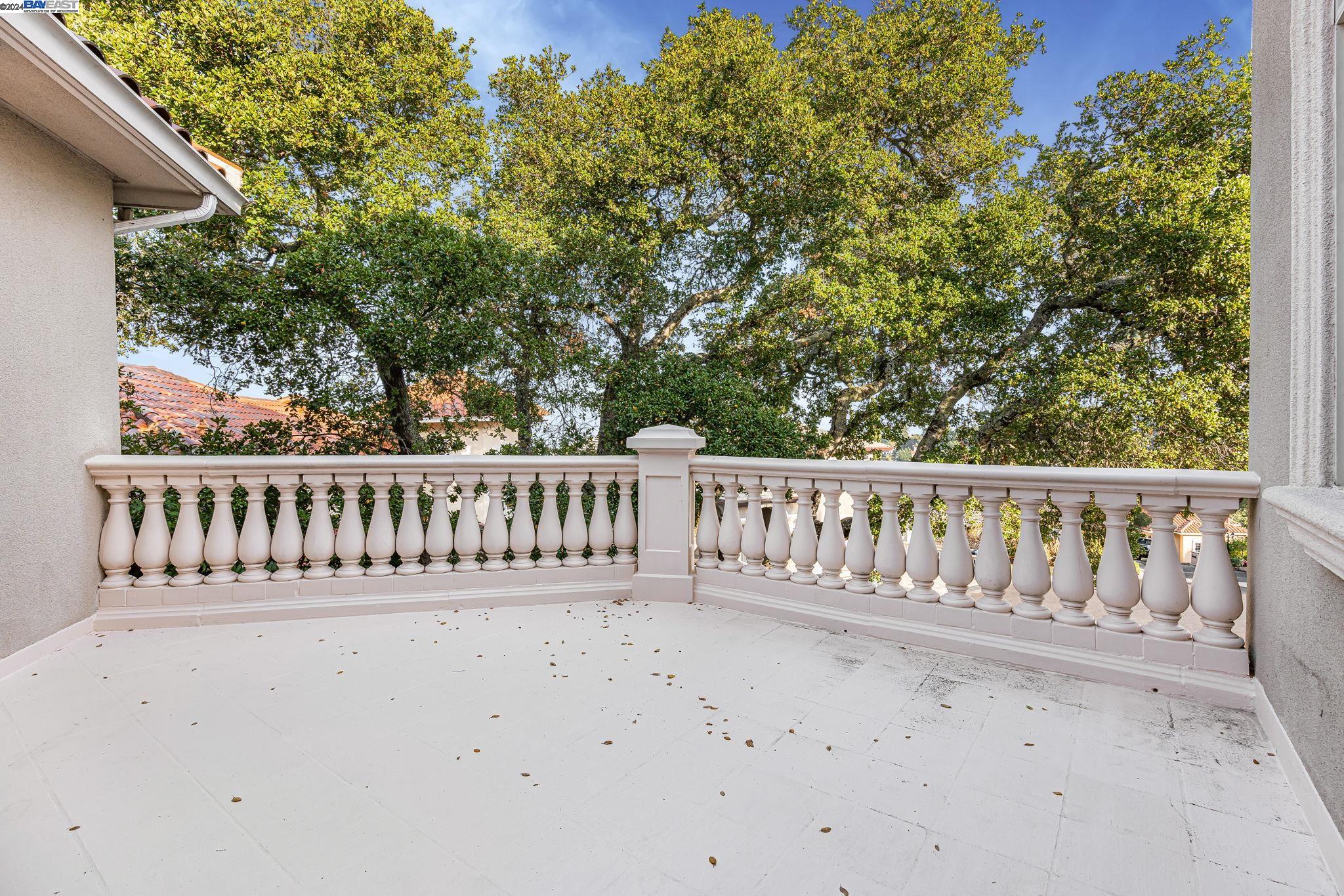 Detail Gallery Image 53 of 60 For 11 La Strada, Burlingame,  CA 94010 - 5 Beds | 4/1 Baths