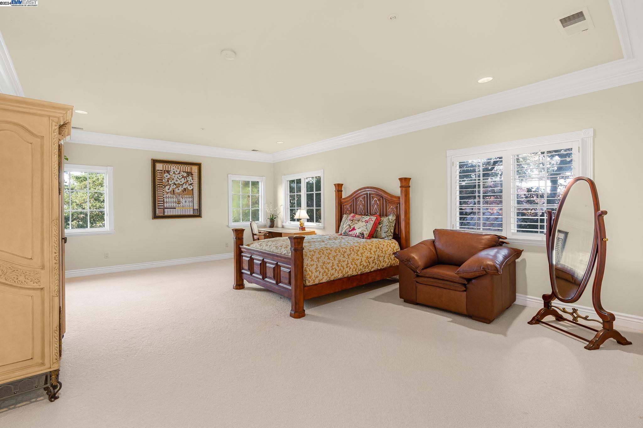 Detail Gallery Image 54 of 60 For 11 La Strada, Burlingame,  CA 94010 - 5 Beds | 4/1 Baths