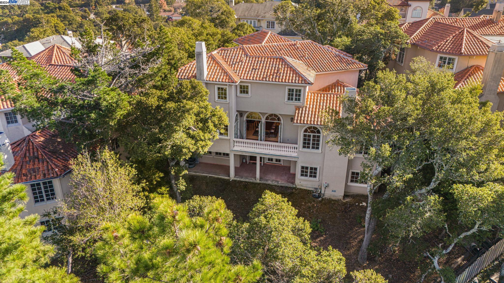 Detail Gallery Image 9 of 60 For 11 La Strada, Burlingame,  CA 94010 - 5 Beds | 4/1 Baths