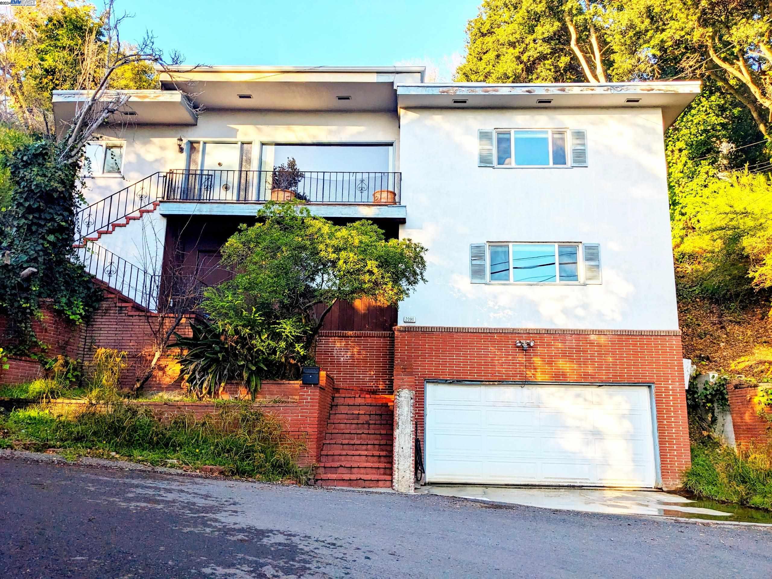 Detail Gallery Image 1 of 1 For 2090 Wrenn Street, Oakland,  CA 94602 - 3 Beds | 2/1 Baths