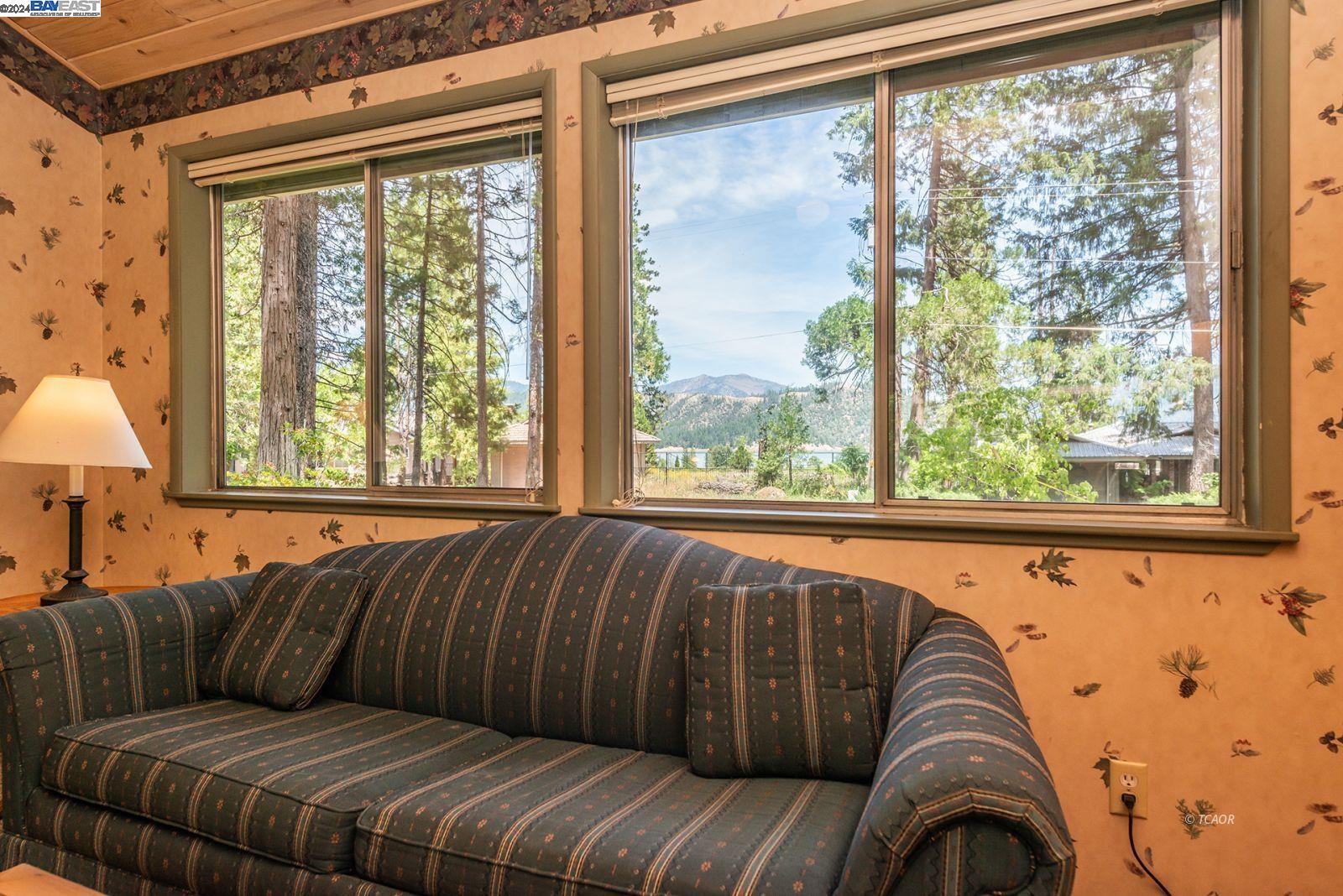 Detail Gallery Image 14 of 31 For 140 Lakeview Dr, Trinity Center,  CA 96091 - 2 Beds | 2 Baths