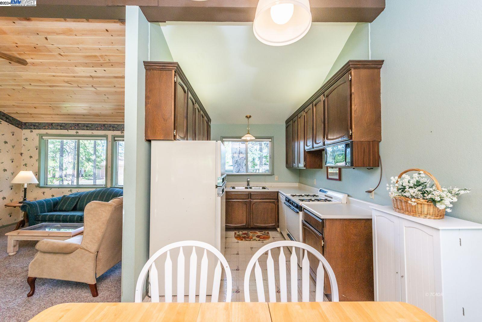 Detail Gallery Image 20 of 31 For 140 Lakeview Dr, Trinity Center,  CA 96091 - 2 Beds | 2 Baths