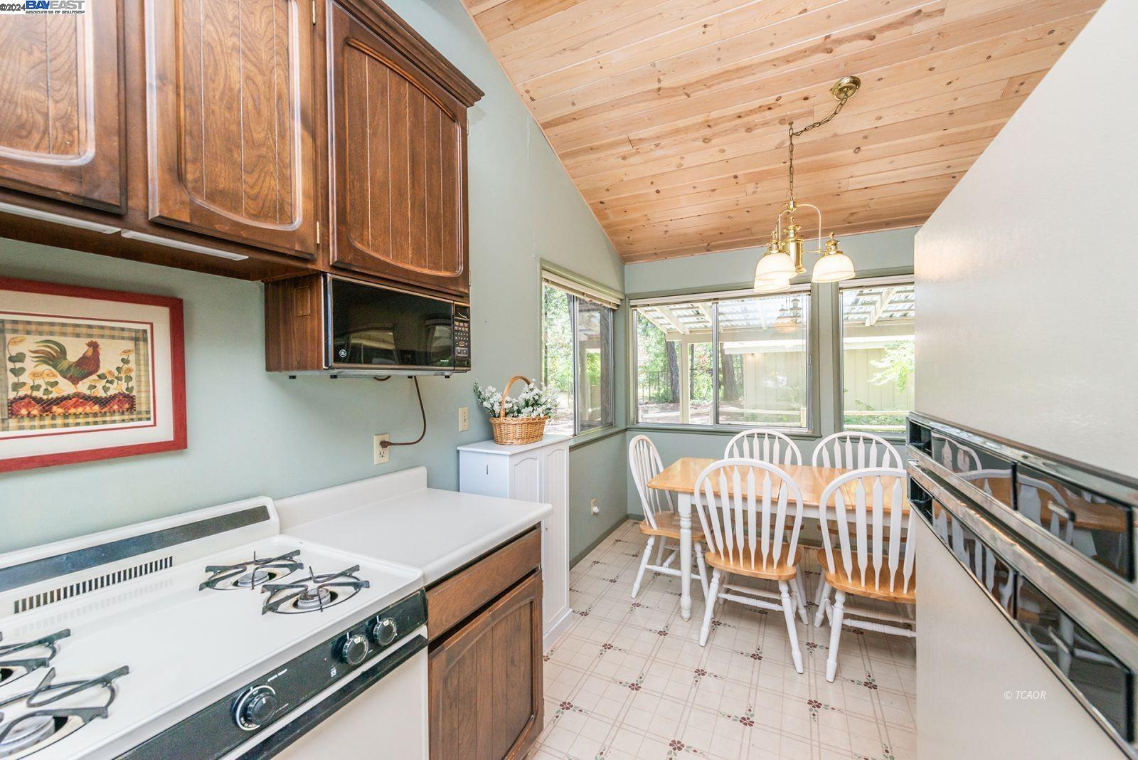Detail Gallery Image 22 of 31 For 140 Lakeview Dr, Trinity Center,  CA 96091 - 2 Beds | 2 Baths