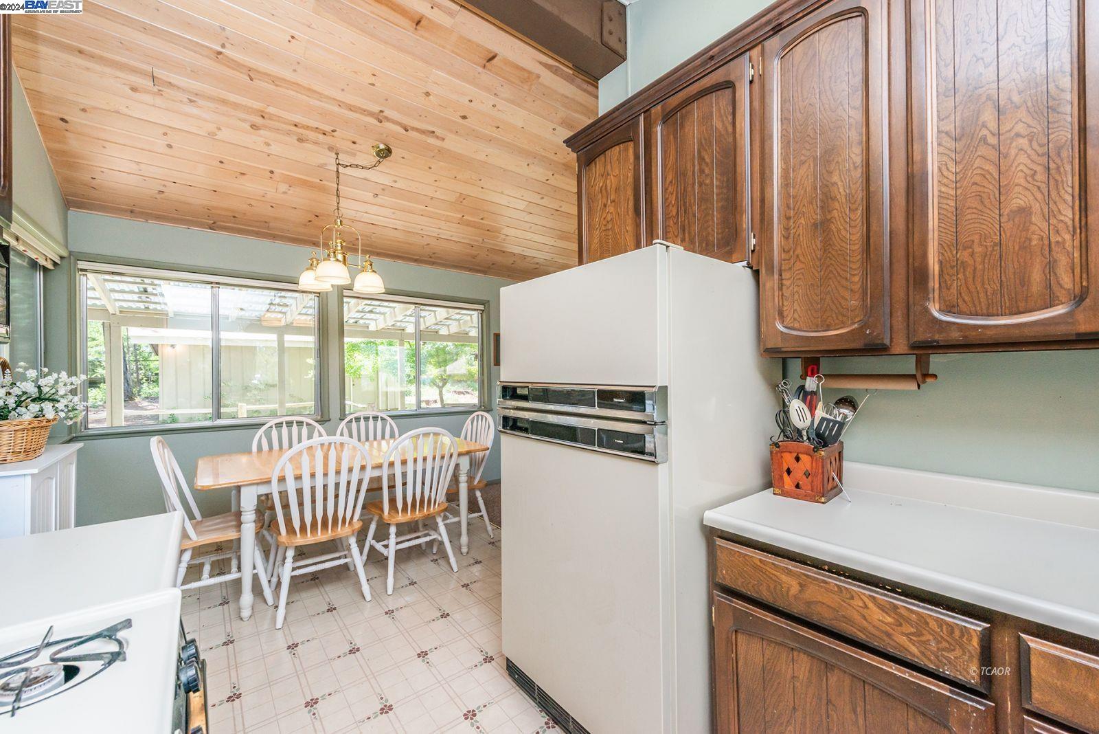 Detail Gallery Image 23 of 31 For 140 Lakeview Dr, Trinity Center,  CA 96091 - 2 Beds | 2 Baths