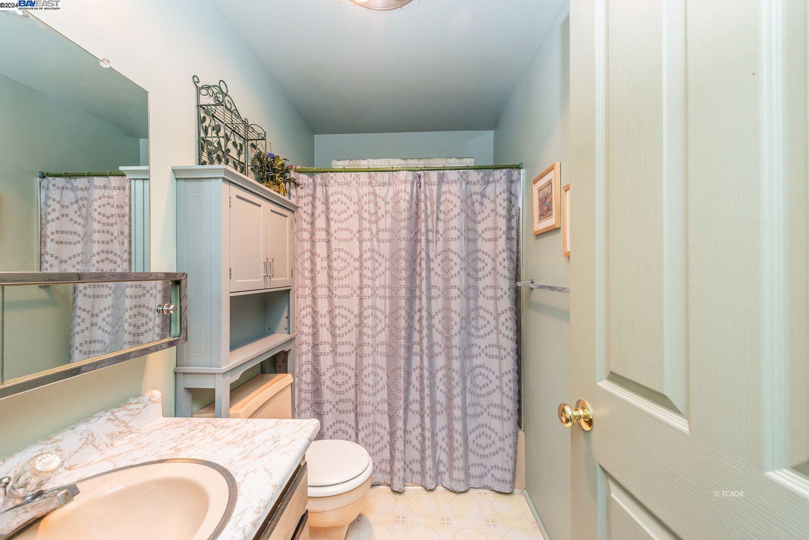 Detail Gallery Image 26 of 31 For 140 Lakeview Dr, Trinity Center,  CA 96091 - 2 Beds | 2 Baths