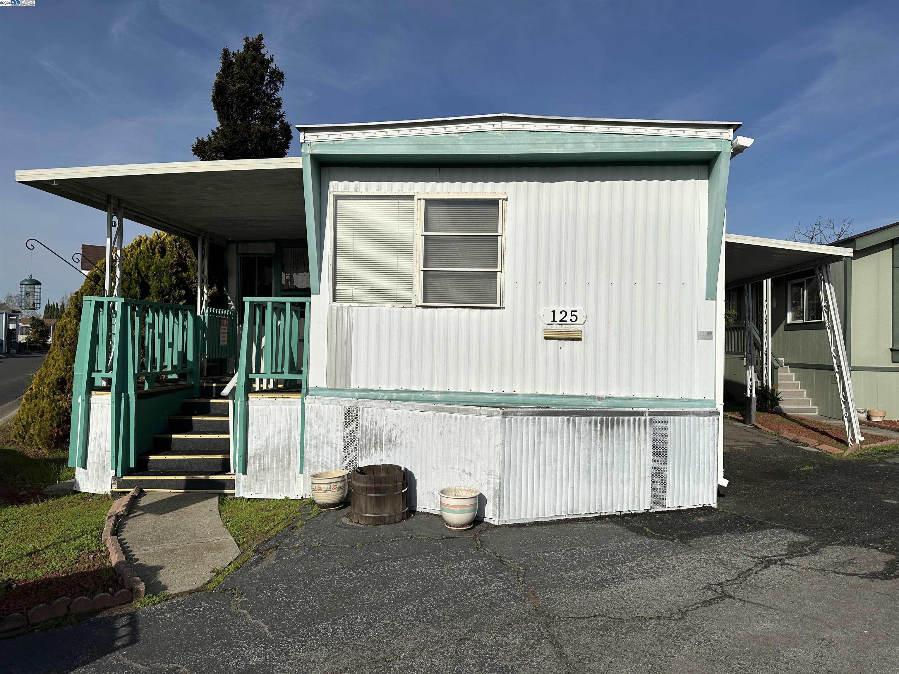 Detail Gallery Image 1 of 1 For 1200 W Winton #125,  Hayward,  CA 94545 - 1 Beds | 1 Baths