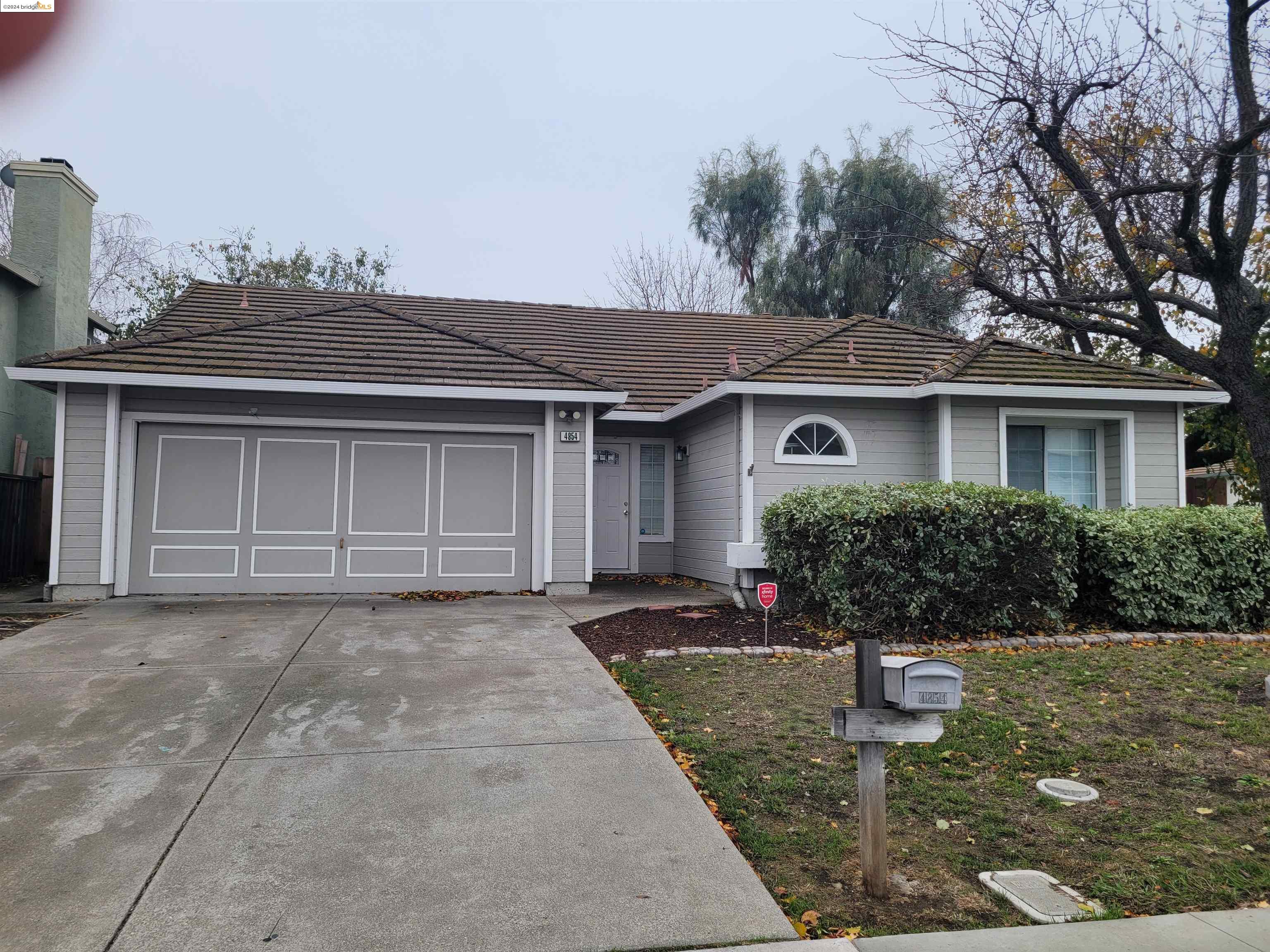 Detail Gallery Image 1 of 1 For 4854 Country Hills Dr, Antioch,  CA 94531 - 3 Beds | 2 Baths