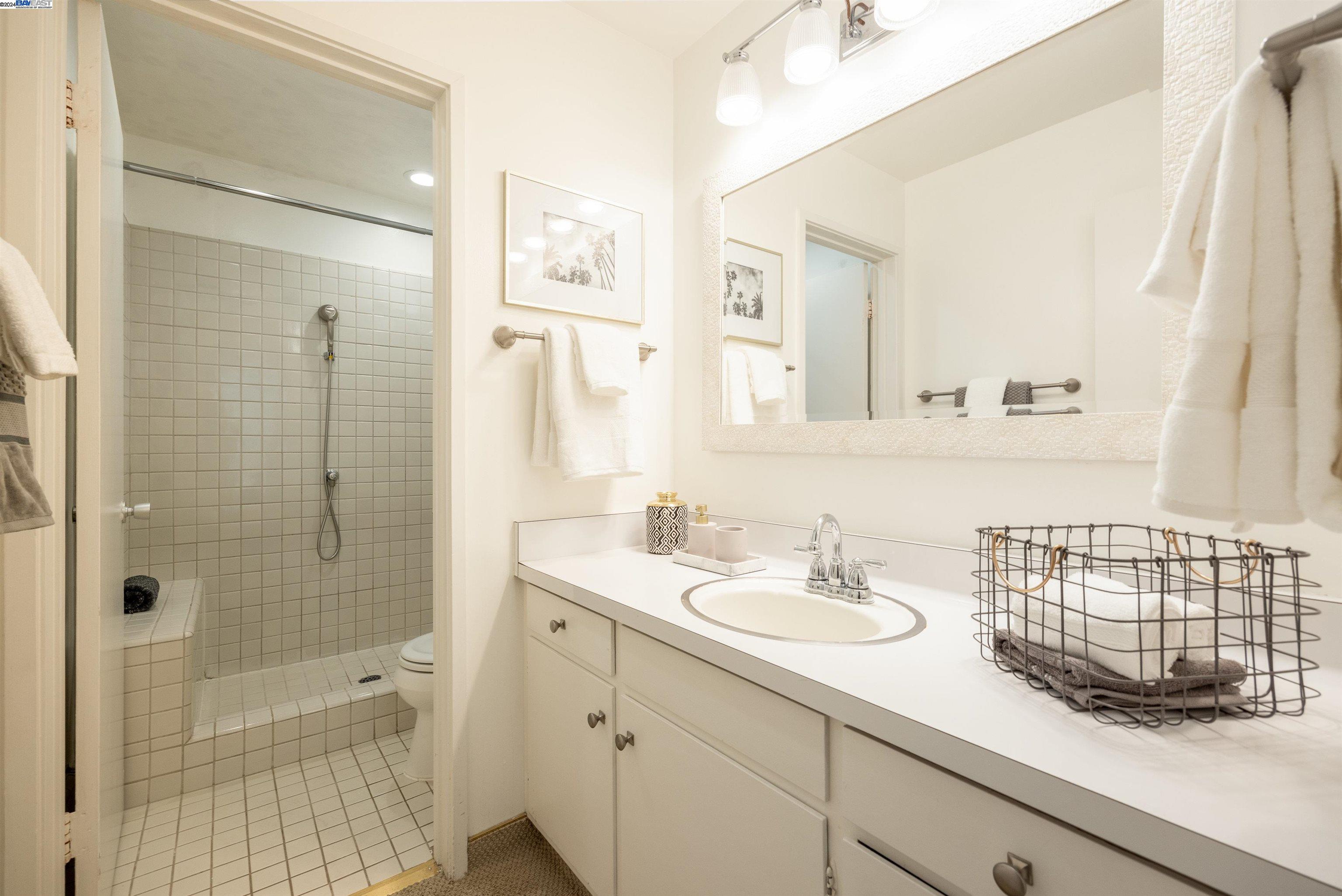 Detail Gallery Image 17 of 23 For 2632 Warring St #5,  Berkeley,  CA 94704 - 2 Beds | 1 Baths