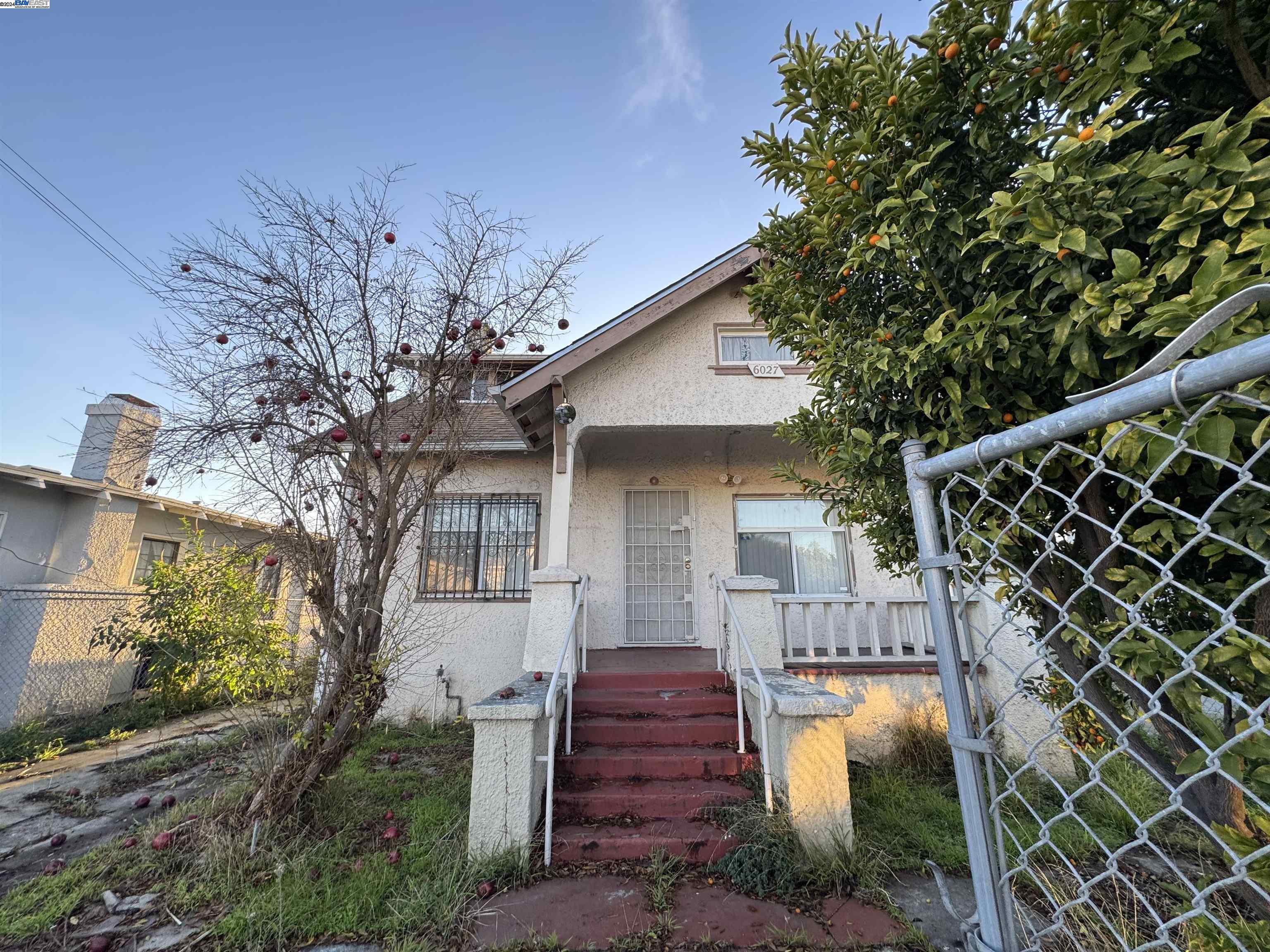 Detail Gallery Image 1 of 1 For 6027 Avenal Ave, Oakland,  CA 94605 - 3 Beds | 1/1 Baths