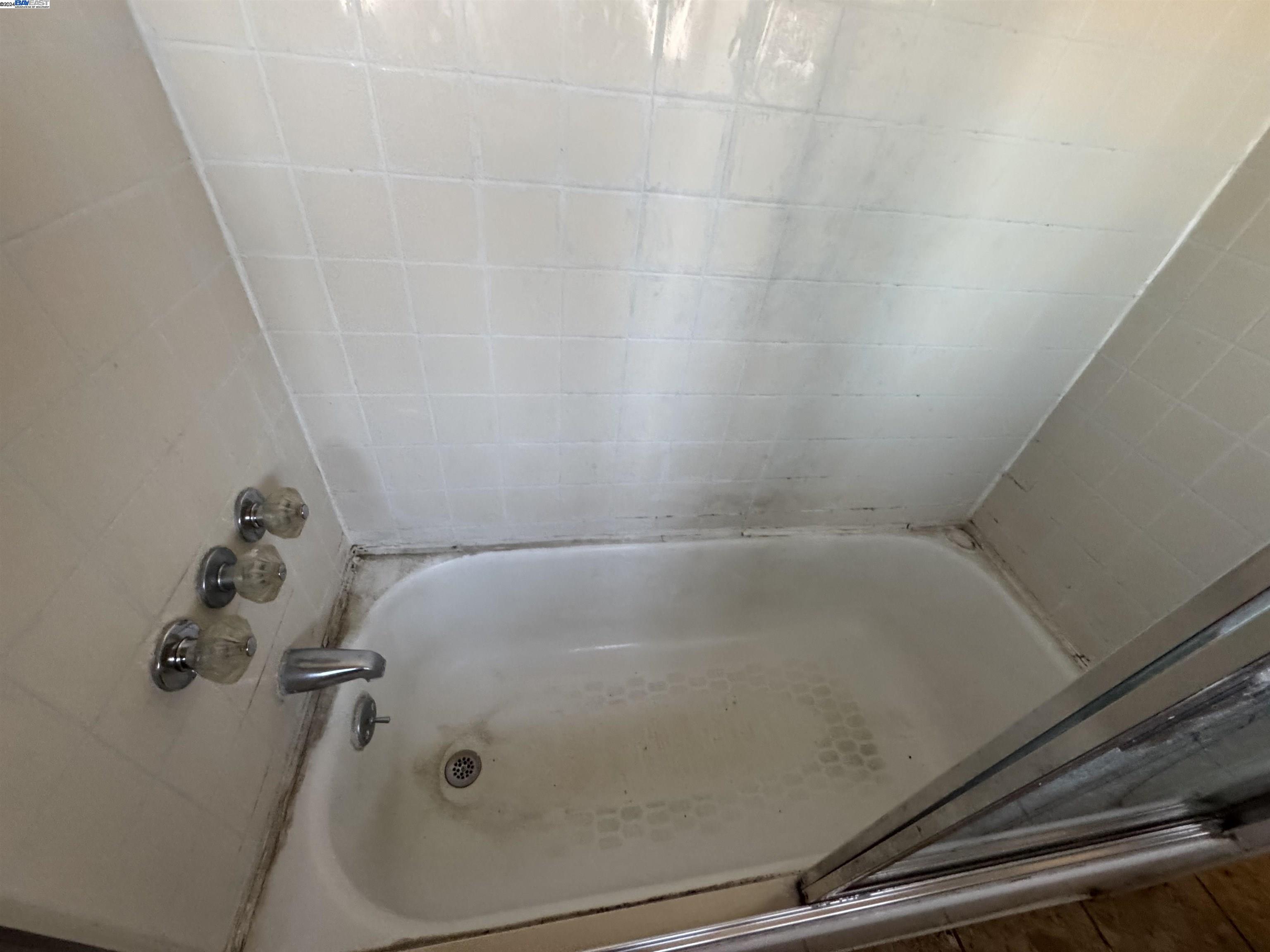 6027 Avenal Ave, Oakland, California 94605, 3 Bedrooms Bedrooms, 6 Rooms Rooms,1 BathroomBathrooms,Residential,For Sale,6027 Avenal Ave,41080922