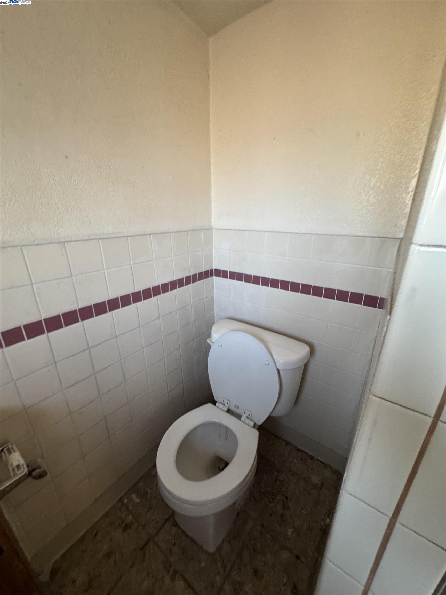 6027 Avenal Ave, Oakland, California 94605, 3 Bedrooms Bedrooms, 6 Rooms Rooms,1 BathroomBathrooms,Residential,For Sale,6027 Avenal Ave,41080922