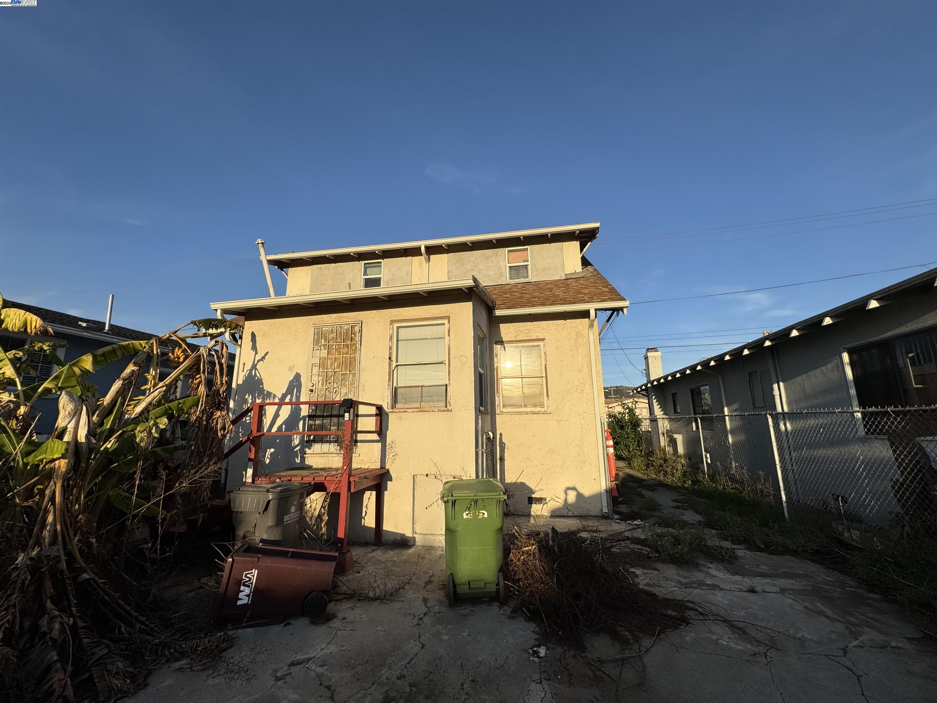 6027 Avenal Ave, Oakland, California 94605, 3 Bedrooms Bedrooms, 6 Rooms Rooms,1 BathroomBathrooms,Residential,For Sale,6027 Avenal Ave,41080922