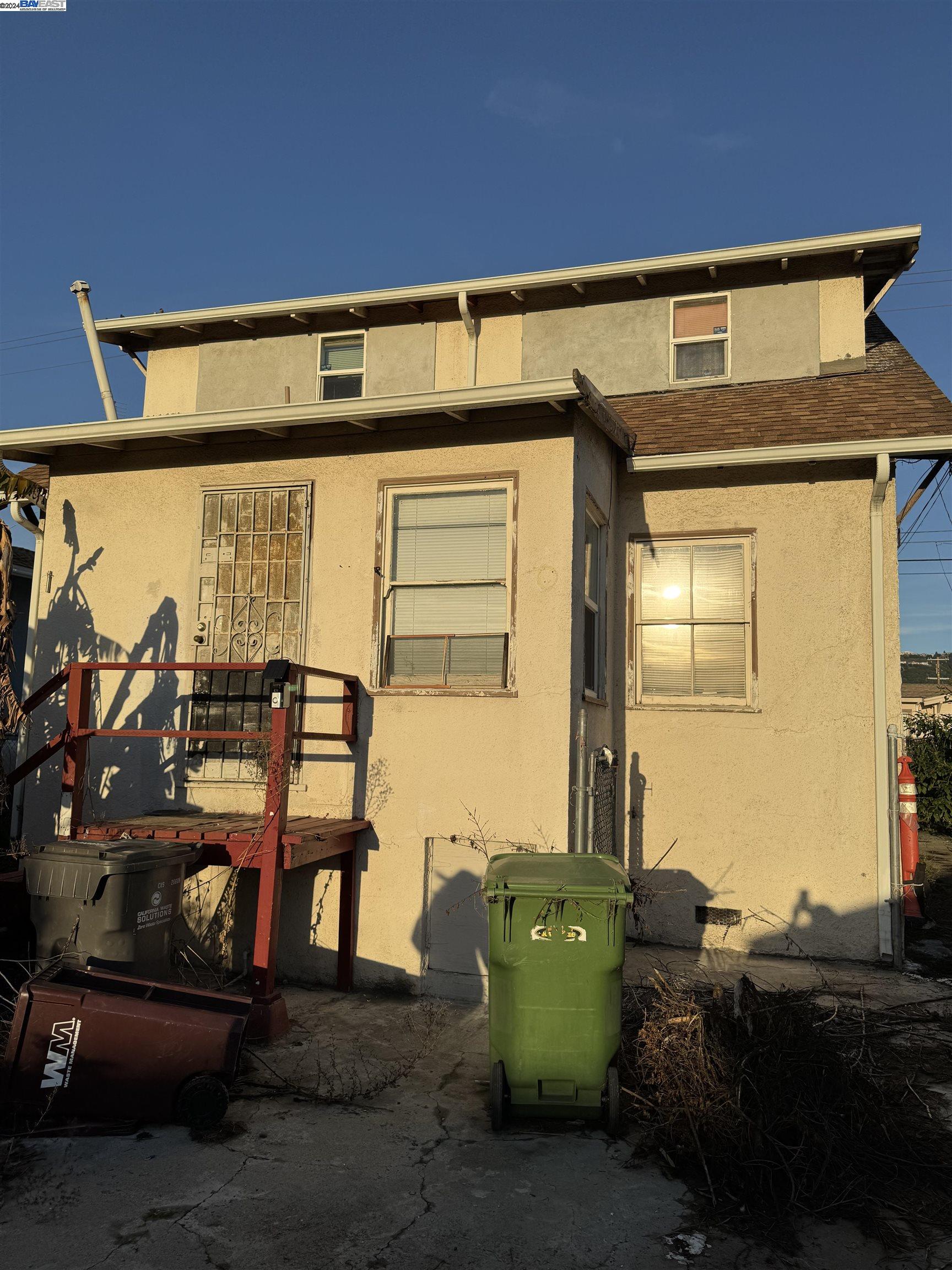 6027 Avenal Ave, Oakland, California 94605, 3 Bedrooms Bedrooms, 6 Rooms Rooms,1 BathroomBathrooms,Residential,For Sale,6027 Avenal Ave,41080922