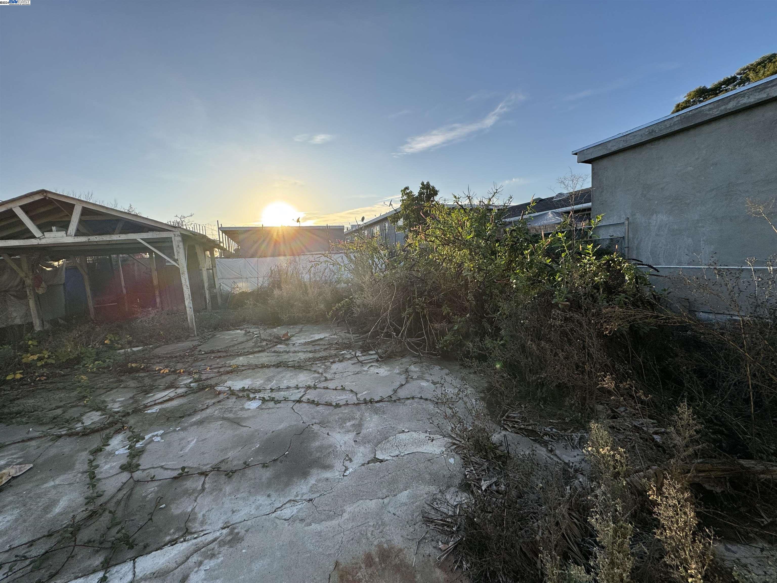 6027 Avenal Ave, Oakland, California 94605, 3 Bedrooms Bedrooms, 6 Rooms Rooms,1 BathroomBathrooms,Residential,For Sale,6027 Avenal Ave,41080922