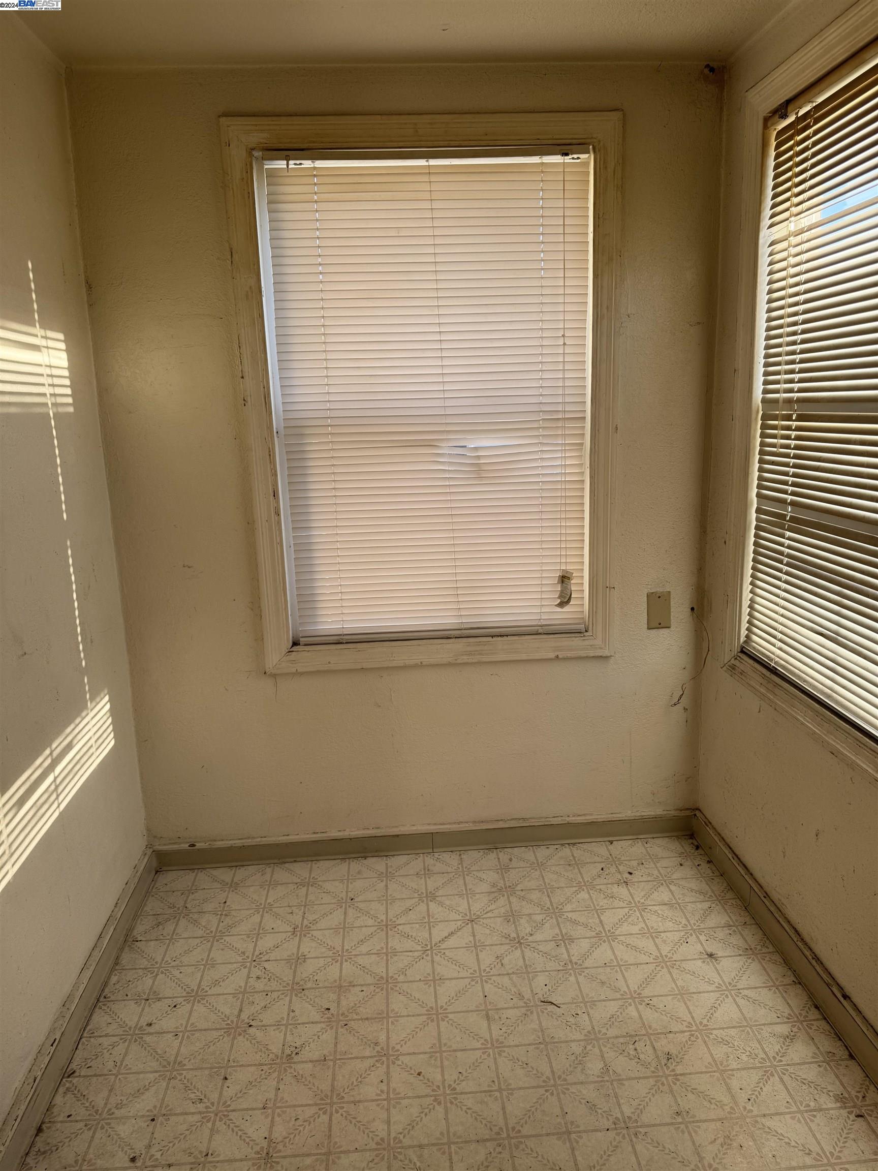 6027 Avenal Ave, Oakland, California 94605, 3 Bedrooms Bedrooms, 6 Rooms Rooms,1 BathroomBathrooms,Residential,For Sale,6027 Avenal Ave,41080922