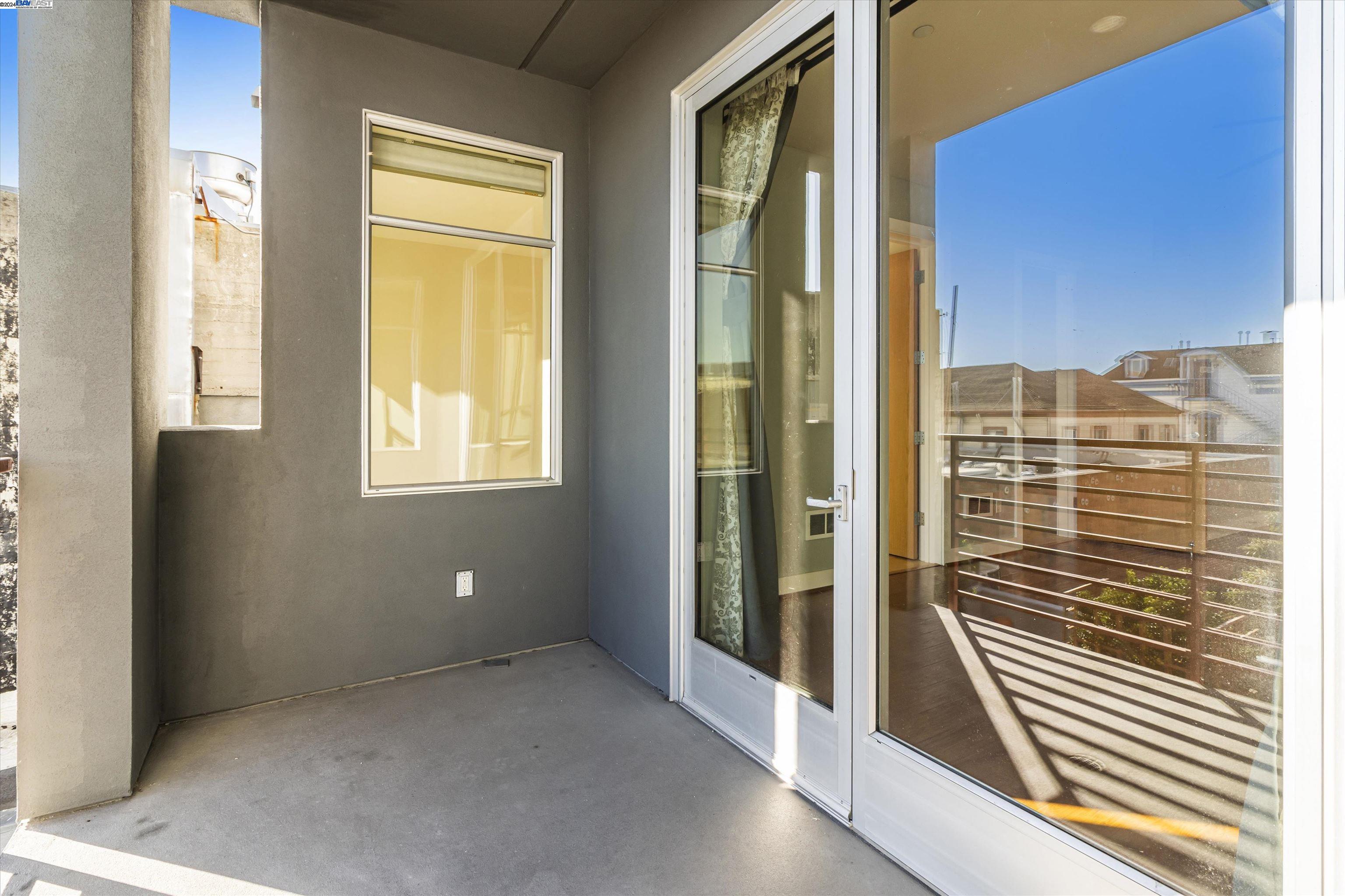 1020 Jackson St # 302, Oakland, California 94607, 1 Bedroom Bedrooms, 3 Rooms Rooms,1 BathroomBathrooms,Residential,For Sale,1020 Jackson St # 302,41080962