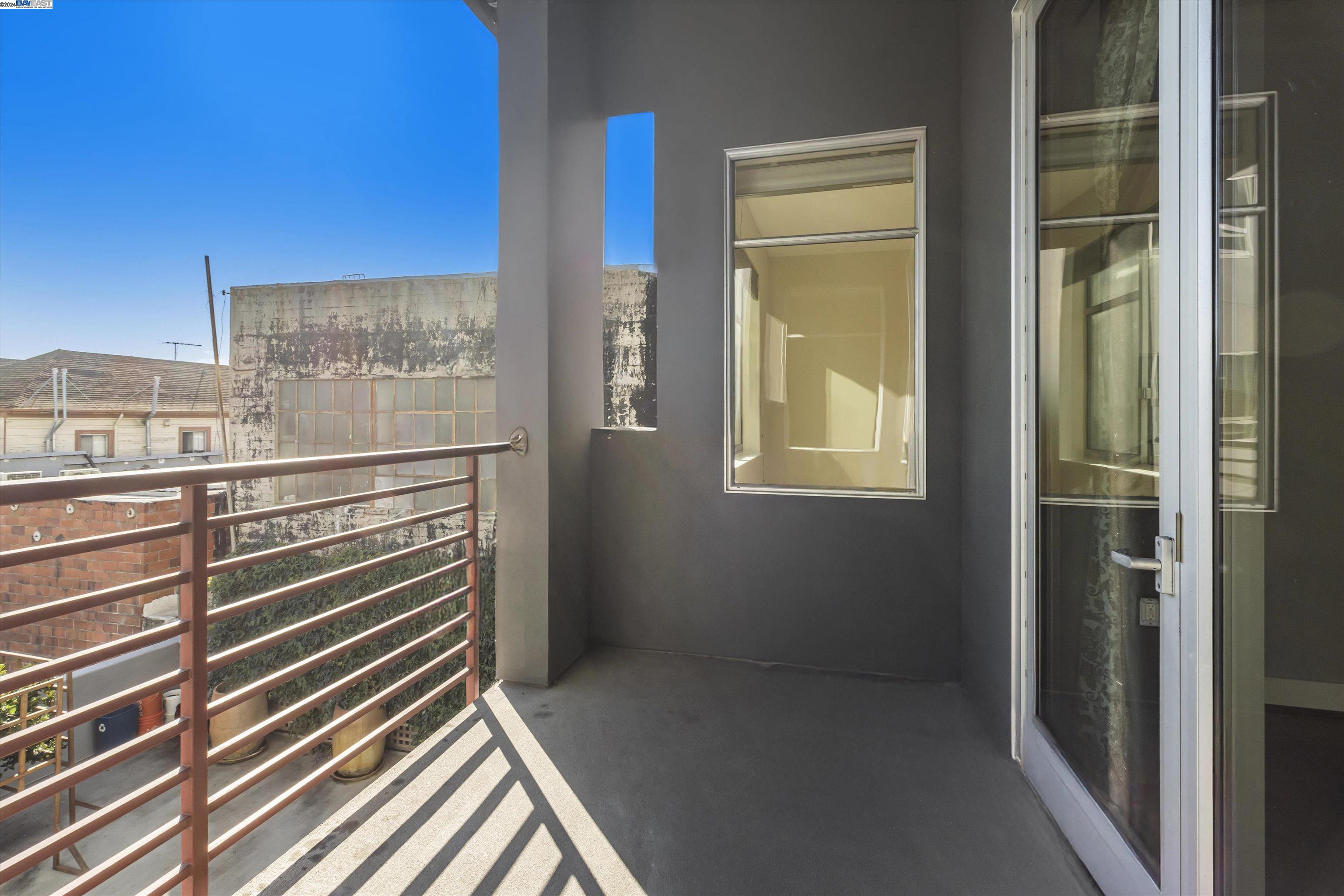 1020 Jackson St # 302, Oakland, California 94607, 1 Bedroom Bedrooms, 3 Rooms Rooms,1 BathroomBathrooms,Residential,For Sale,1020 Jackson St # 302,41080962