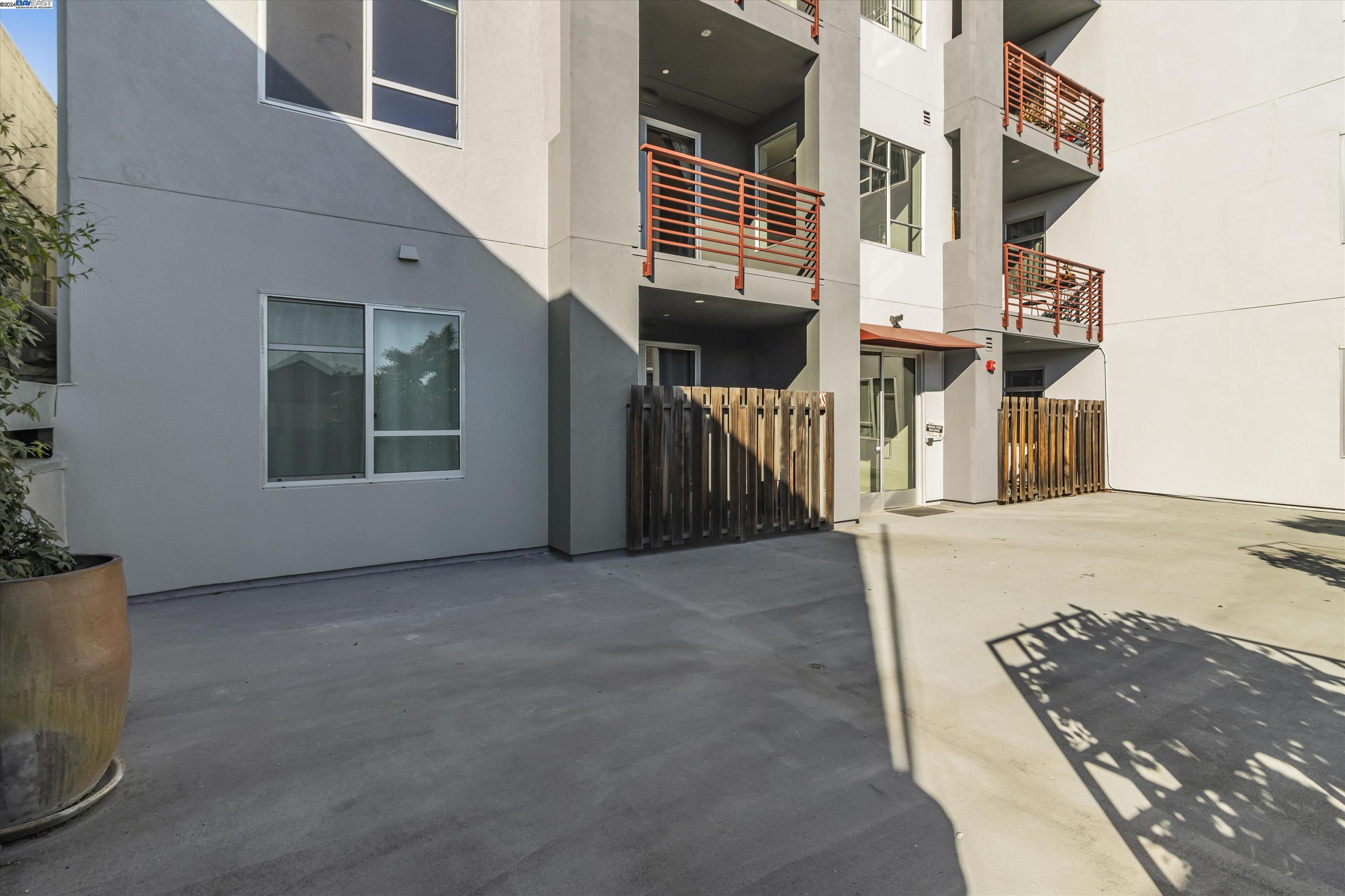 1020 Jackson St # 302, Oakland, California 94607, 1 Bedroom Bedrooms, 3 Rooms Rooms,1 BathroomBathrooms,Residential,For Sale,1020 Jackson St # 302,41080962
