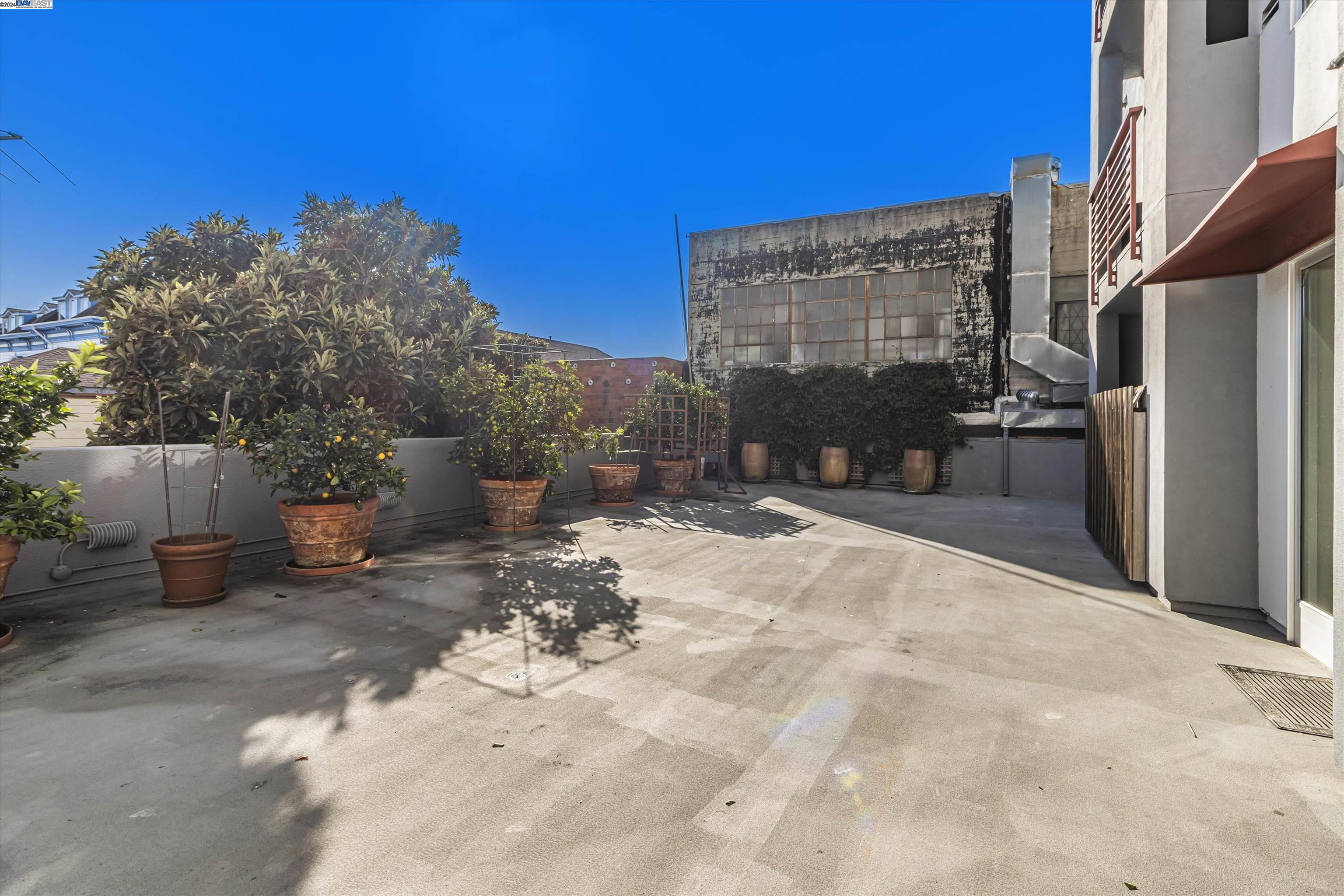 1020 Jackson St # 302, Oakland, California 94607, 1 Bedroom Bedrooms, 3 Rooms Rooms,1 BathroomBathrooms,Residential,For Sale,1020 Jackson St # 302,41080962