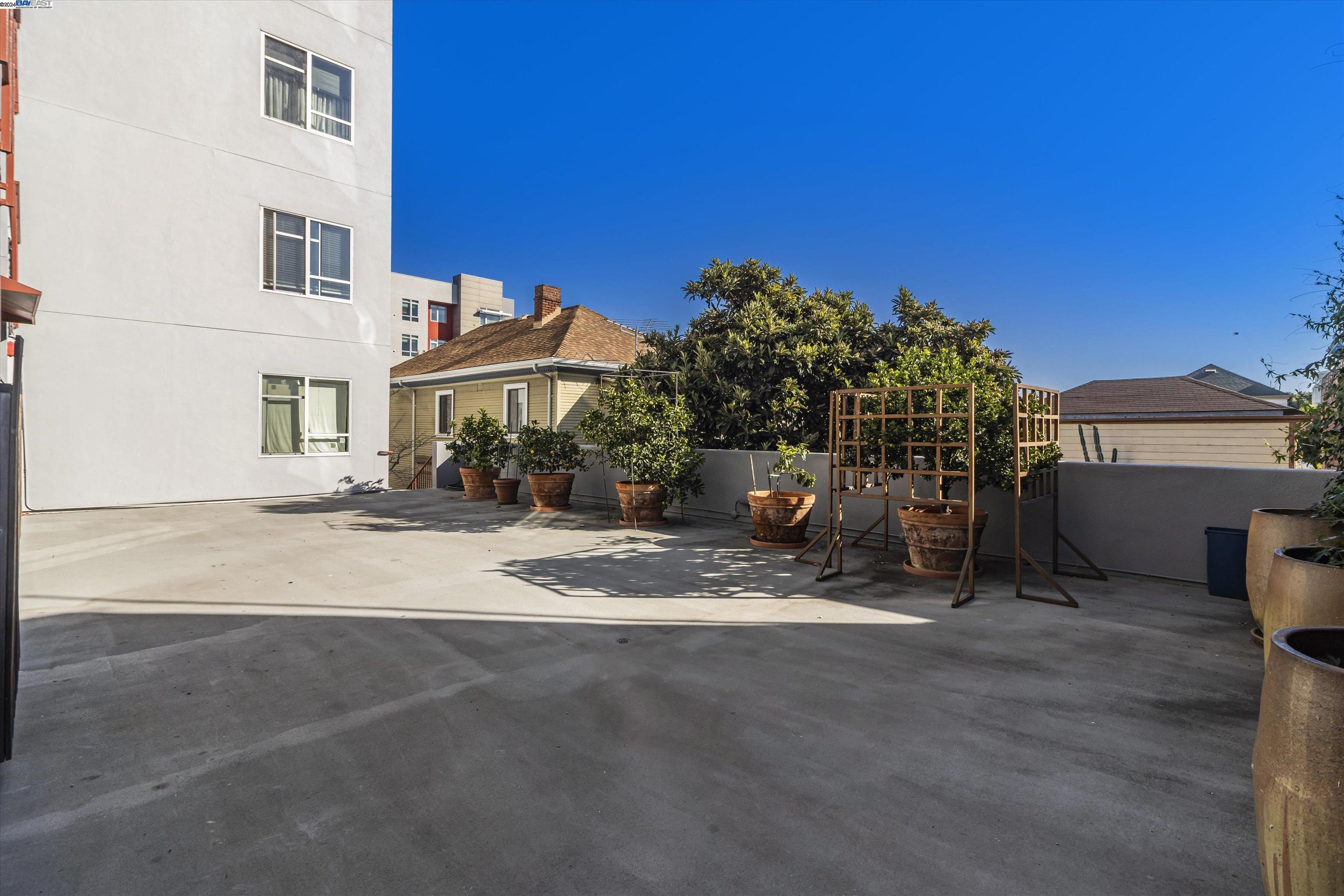 1020 Jackson St # 302, Oakland, California 94607, 1 Bedroom Bedrooms, 3 Rooms Rooms,1 BathroomBathrooms,Residential,For Sale,1020 Jackson St # 302,41080962