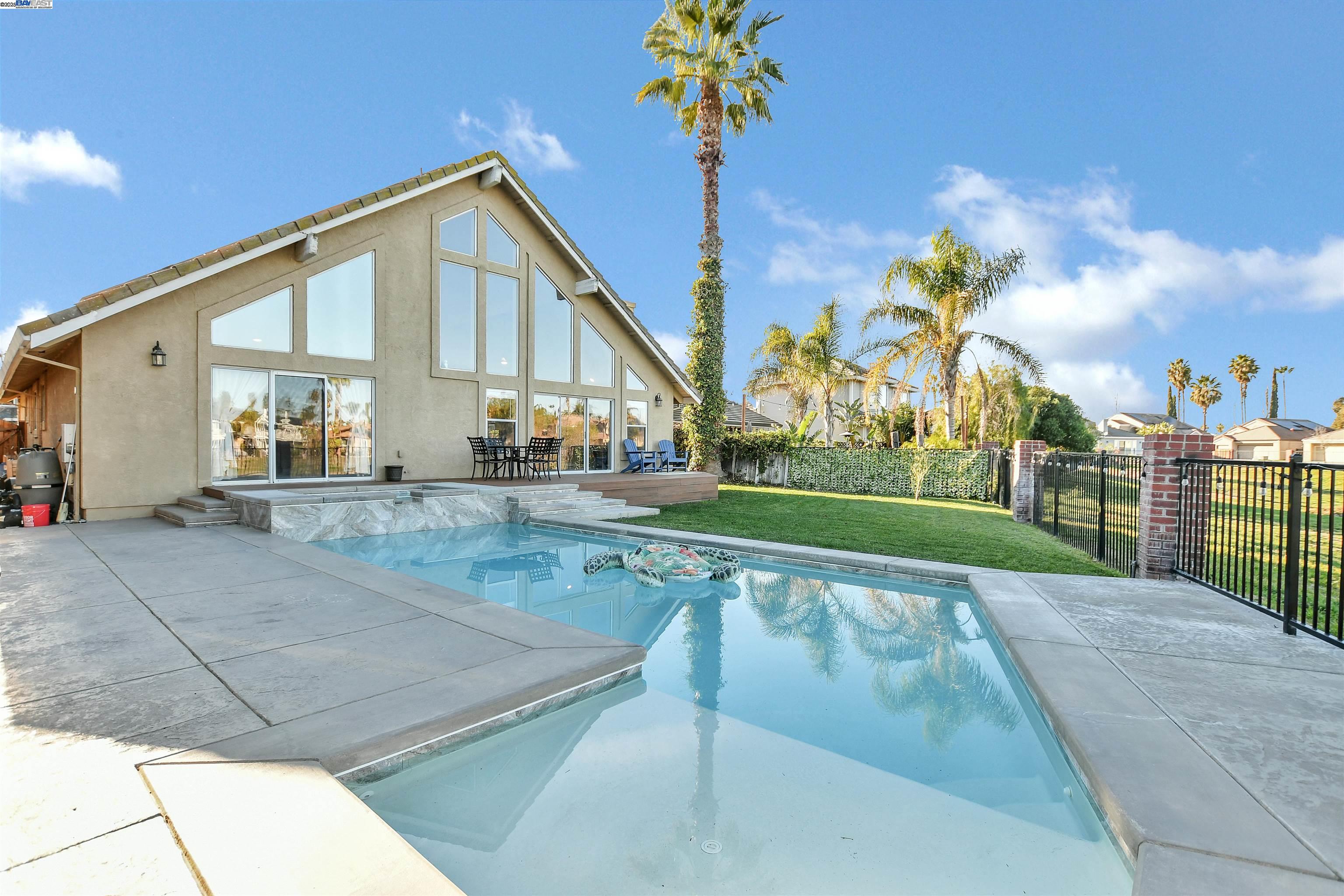 Detail Gallery Image 1 of 1 For 5451 Fairway Ct, Discovery Bay,  CA 94505 - 3 Beds | 3 Baths