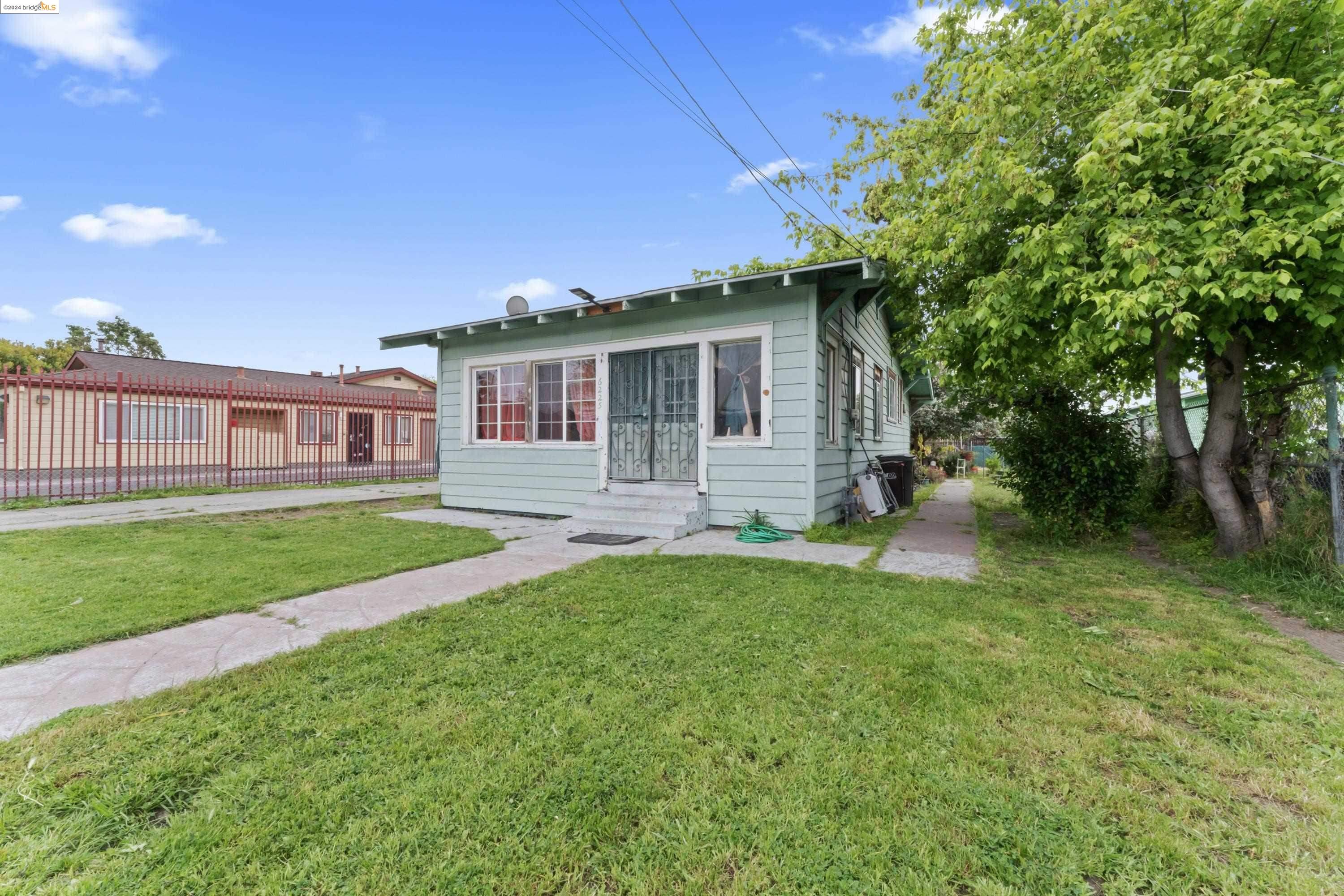 Detail Gallery Image 1 of 1 For 6225 Fenham Street, Oakland,  CA 94621 - 2 Beds | 1 Baths