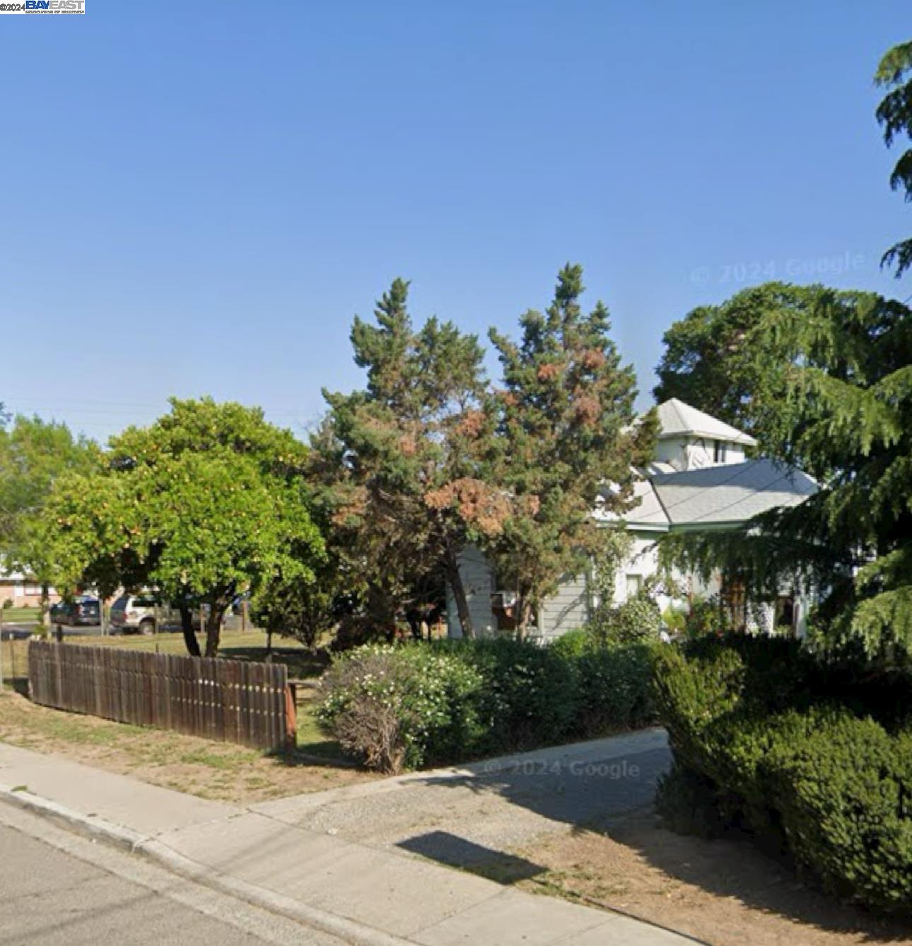 Detail Gallery Image 3 of 4 For 710 S Emerald Ave, Modesto,  CA 95351 - 5 Beds | 2/1 Baths