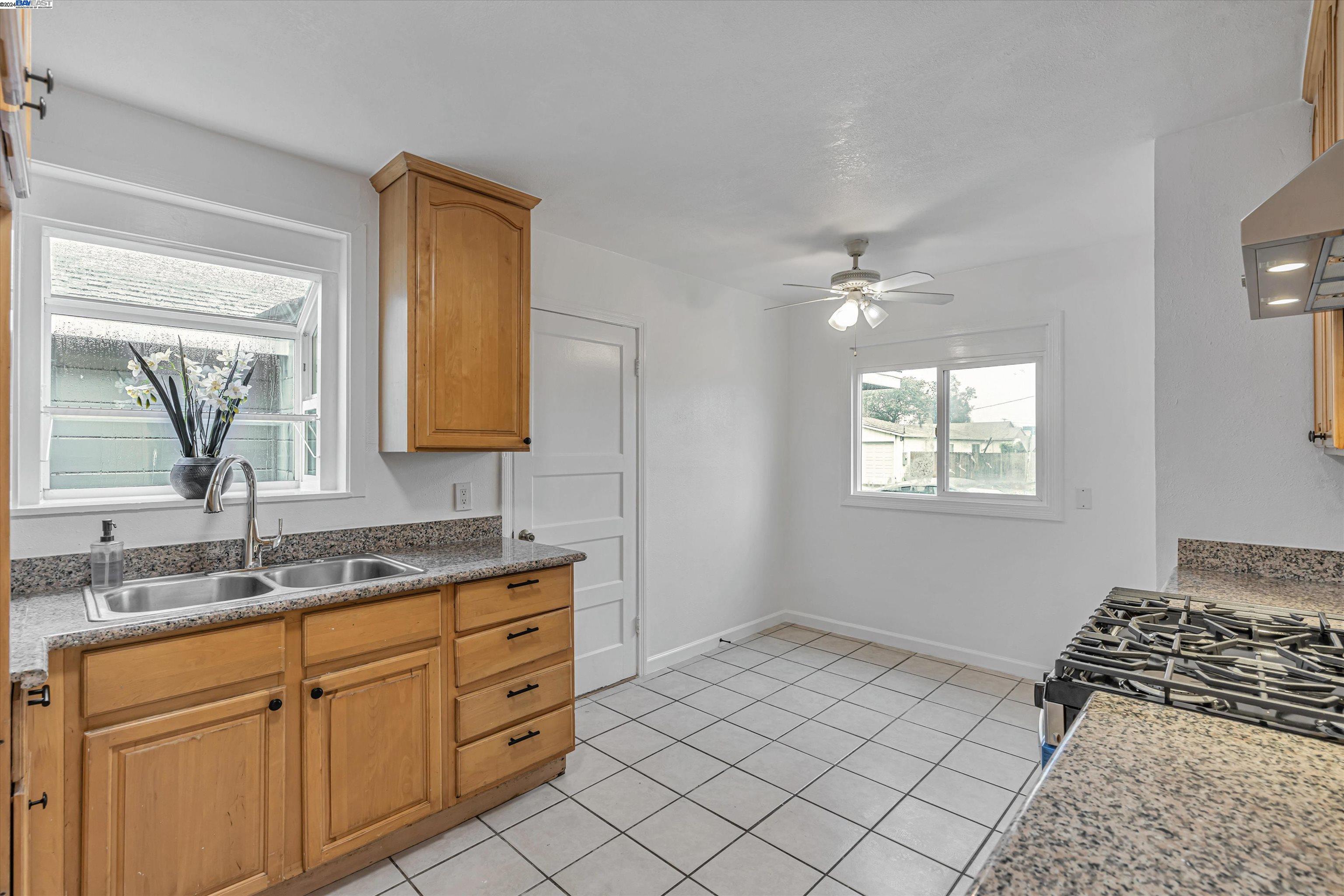 Detail Gallery Image 7 of 31 For 134 S 41st St, Richmond,  CA 94804 - 3 Beds | 2 Baths