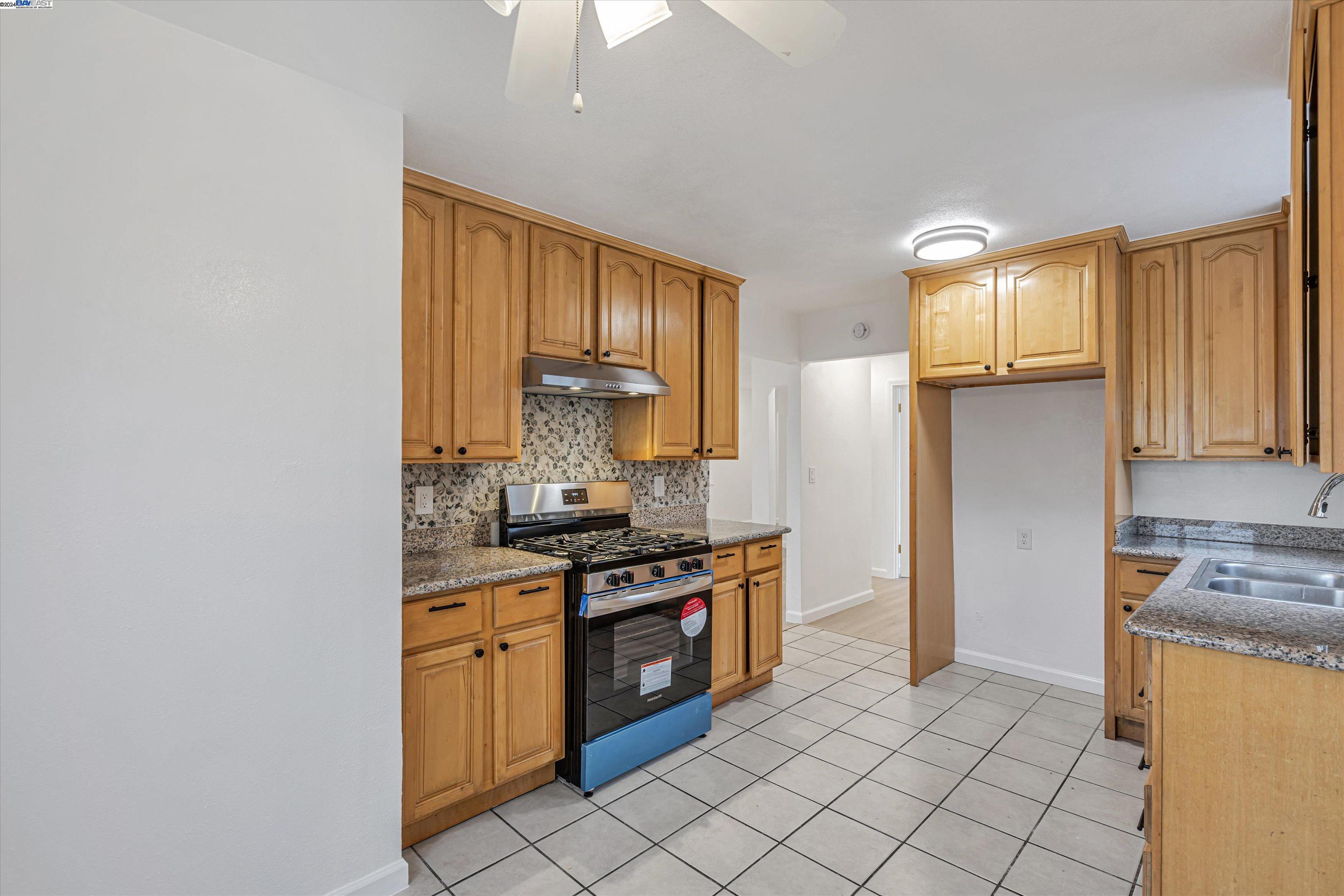 Detail Gallery Image 8 of 31 For 134 S 41st St, Richmond,  CA 94804 - 3 Beds | 2 Baths