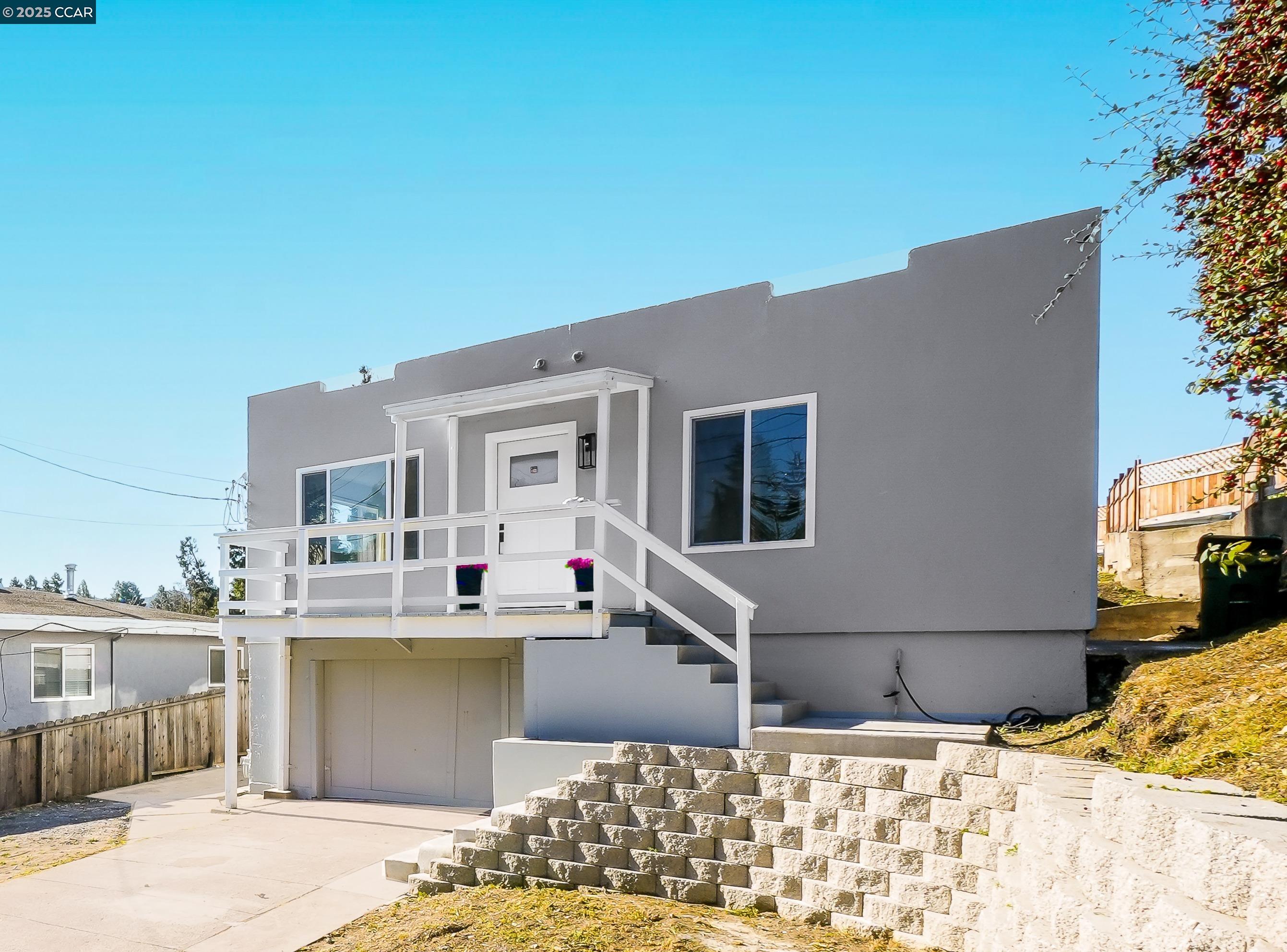 Detail Gallery Image 1 of 16 For 1923 Thompson Ln, El Sobrante,  CA 94803 - 2 Beds | 1/1 Baths