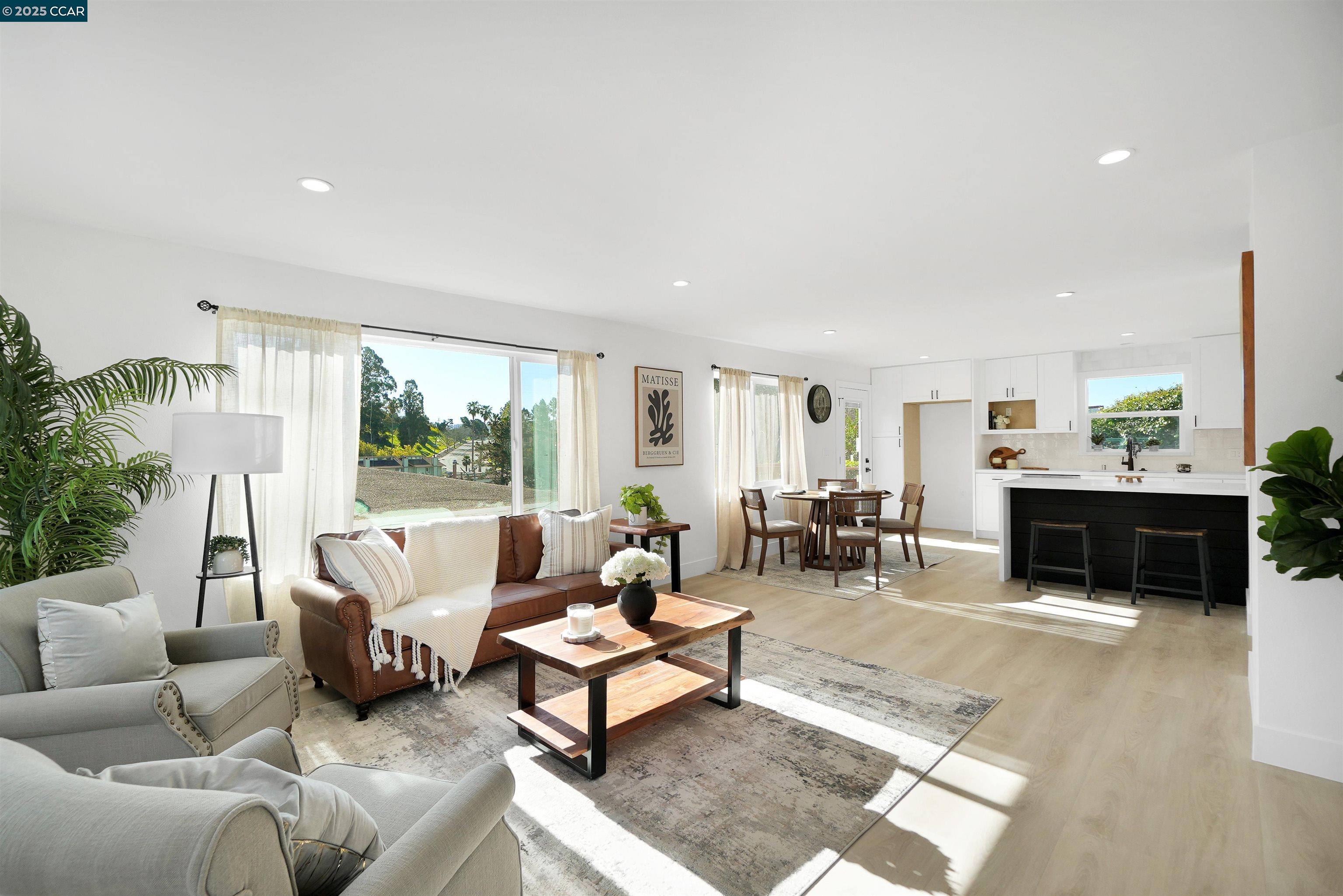 Detail Gallery Image 2 of 16 For 1923 Thompson Ln, El Sobrante,  CA 94803 - 2 Beds | 1/1 Baths