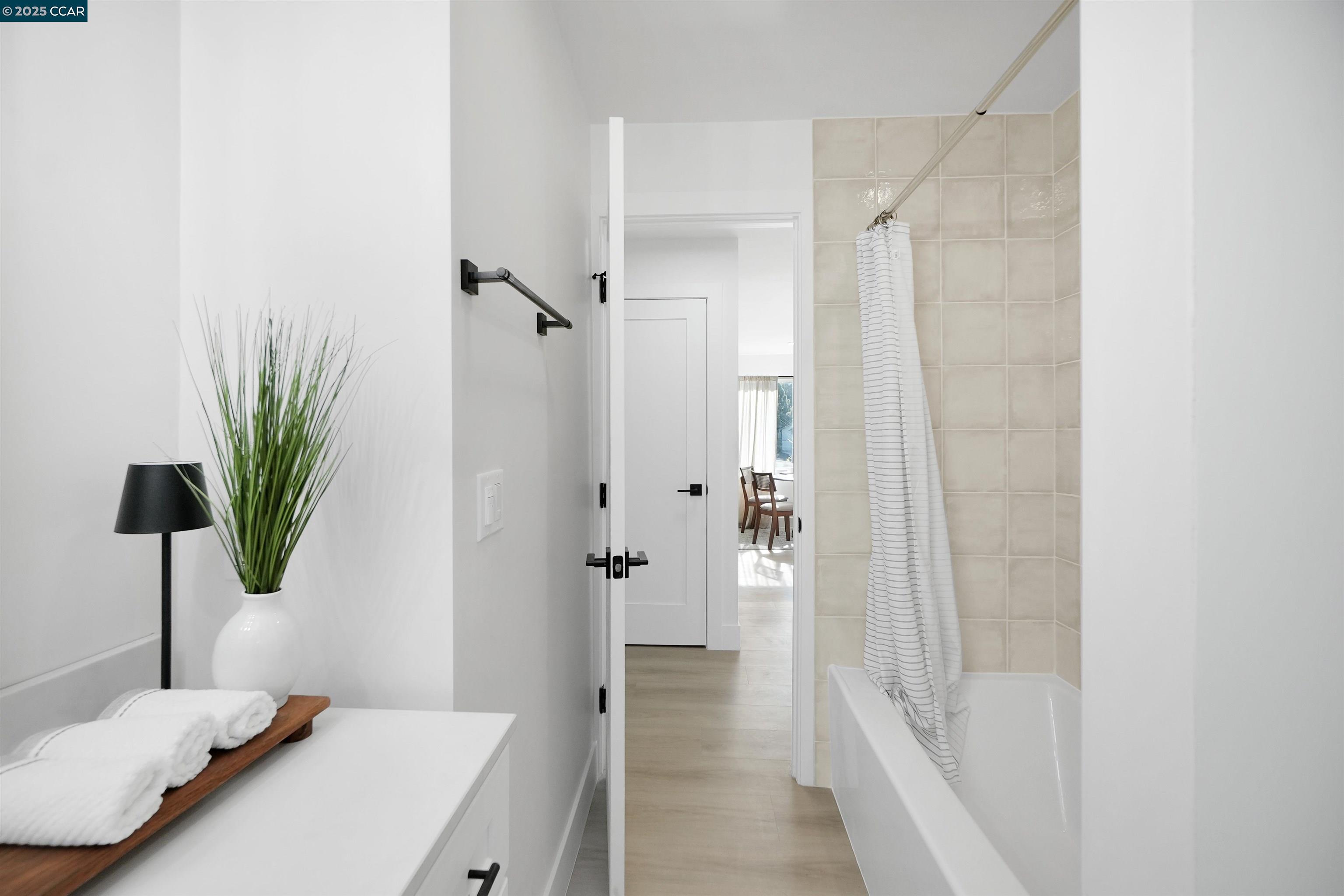 Detail Gallery Image 12 of 16 For 1923 Thompson Ln, El Sobrante,  CA 94803 - 2 Beds | 1/1 Baths