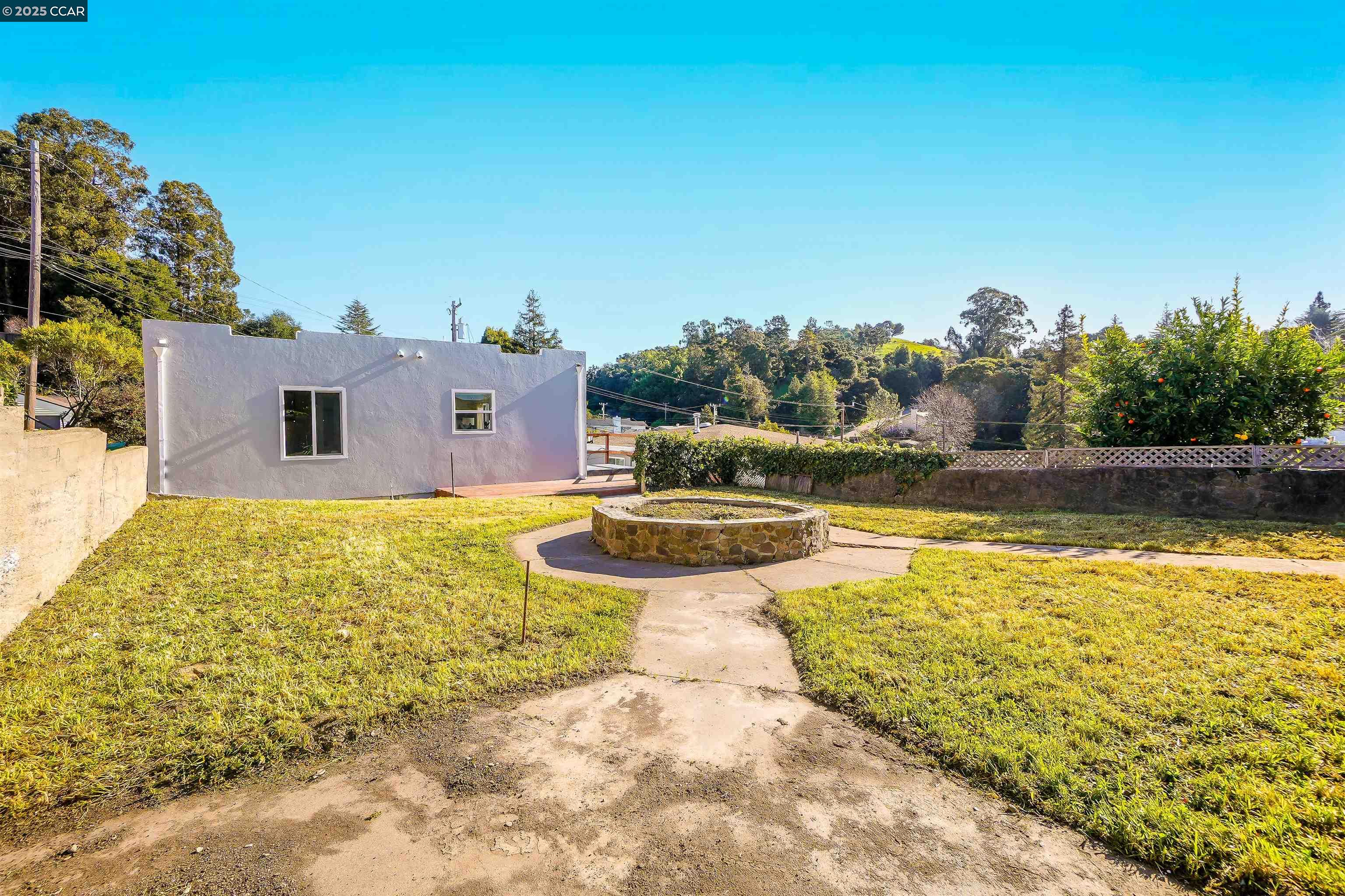 Detail Gallery Image 15 of 16 For 1923 Thompson Ln, El Sobrante,  CA 94803 - 2 Beds | 1/1 Baths